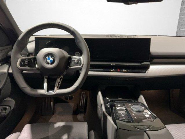 BMW 520d xDrive Touring-image-6