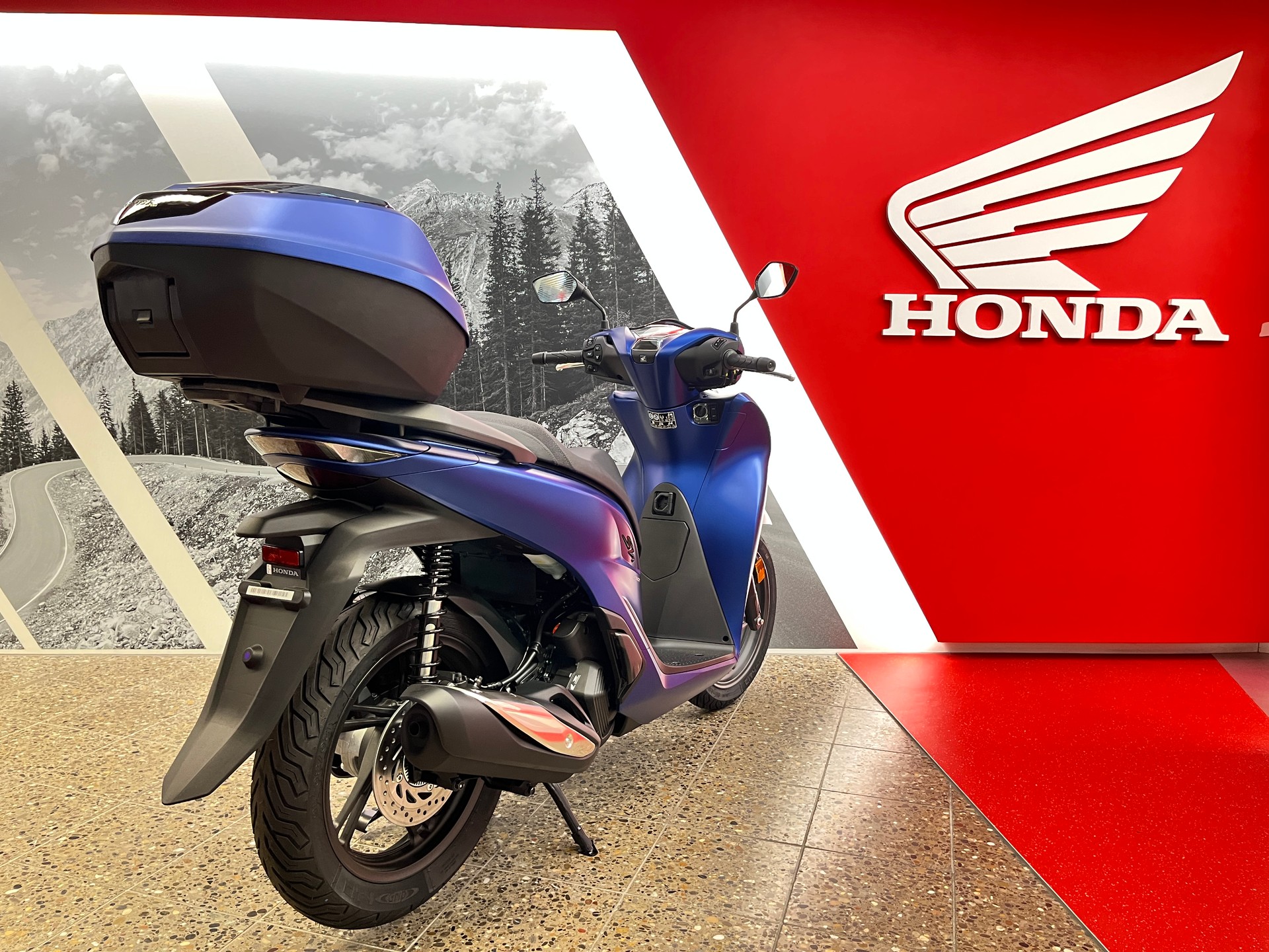 HONDA SH 150AD mit Keyless Top-Box-image-3