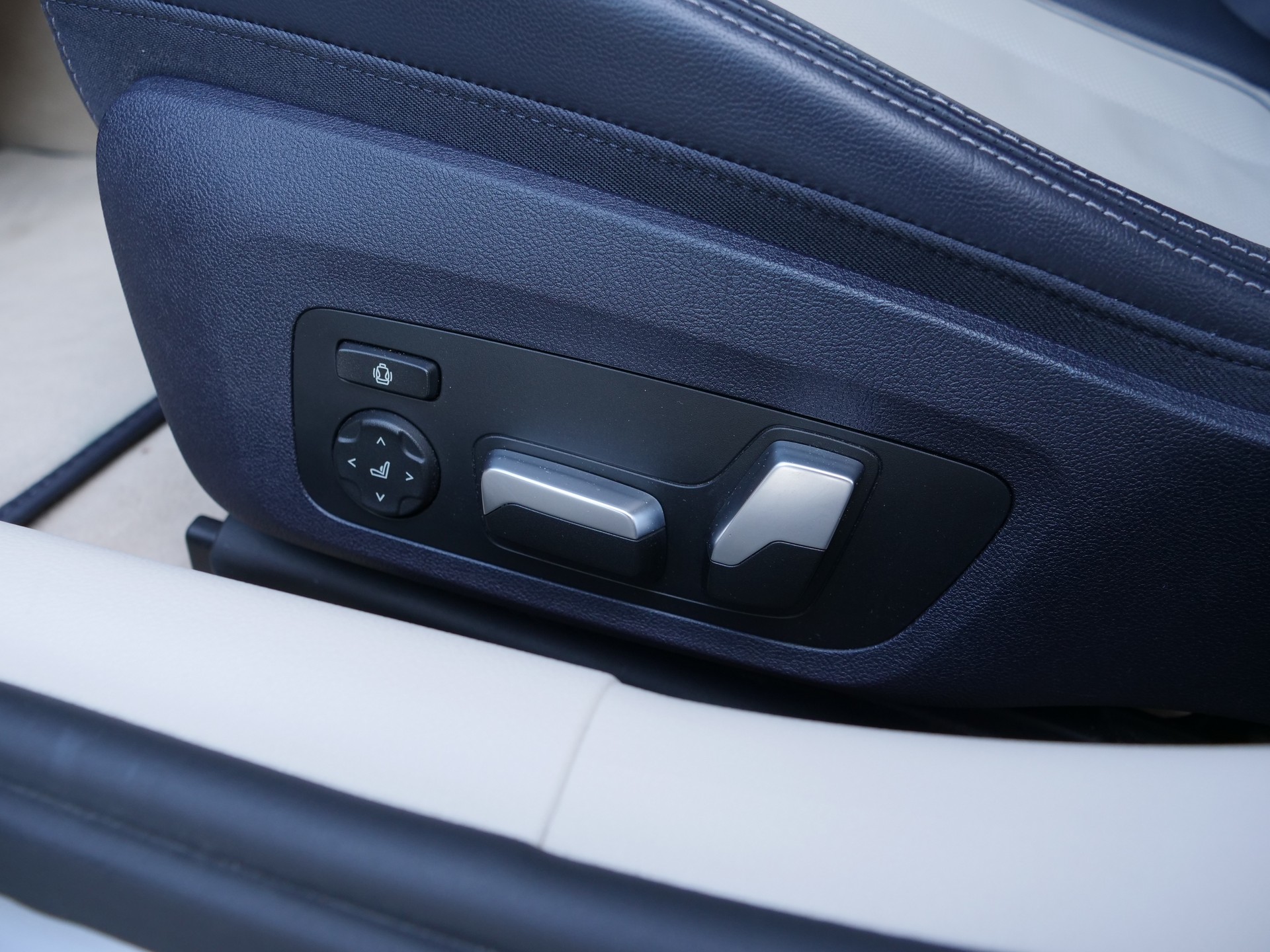 BMW 840d xDrive Steptronic-image-10