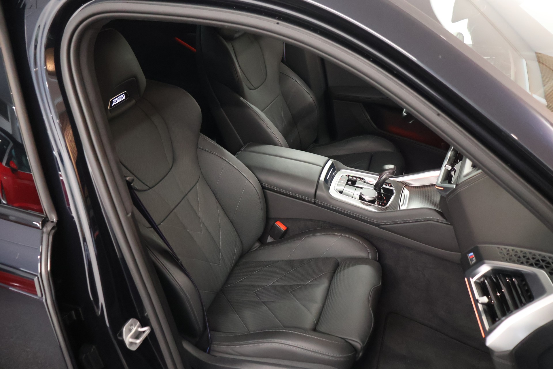 BMW XM xDrive 50e PHEV Steptronic-image-16