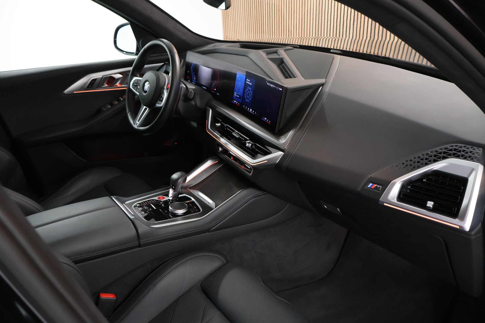 BMW XM xDrive 50e PHEV Steptronic-image-15