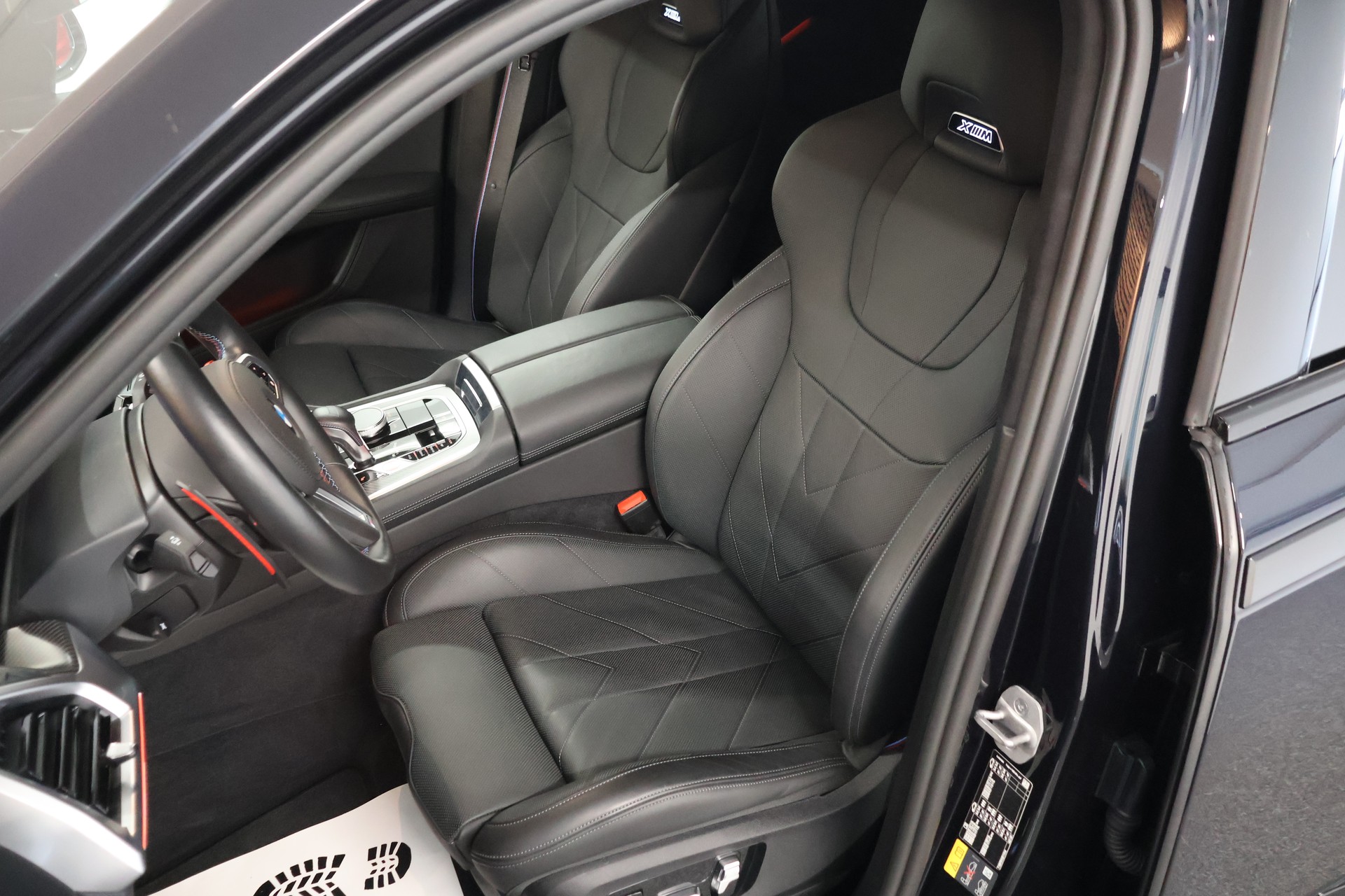 BMW XM xDrive 50e PHEV Steptronic-image-10