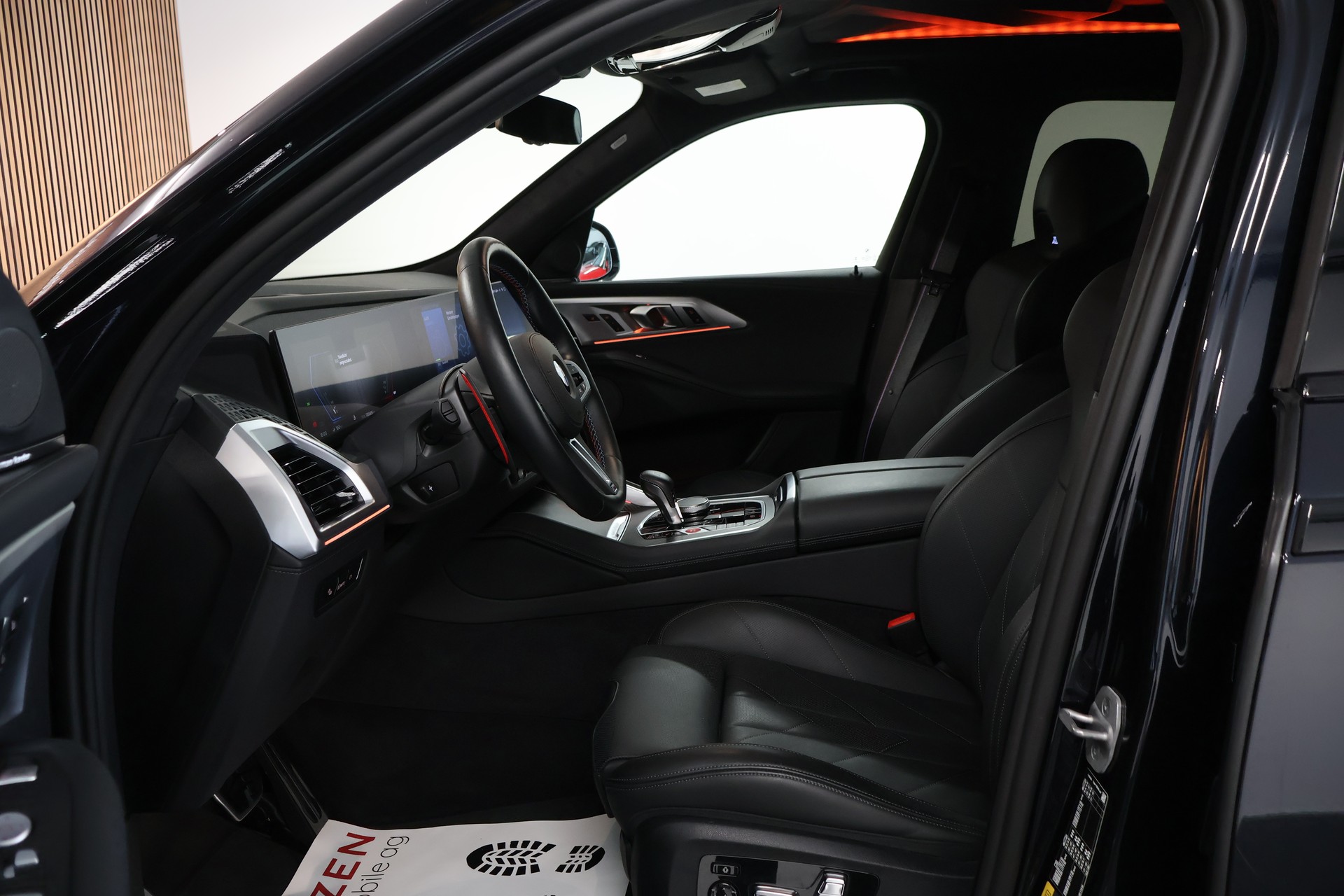 BMW XM xDrive 50e PHEV Steptronic-image-8