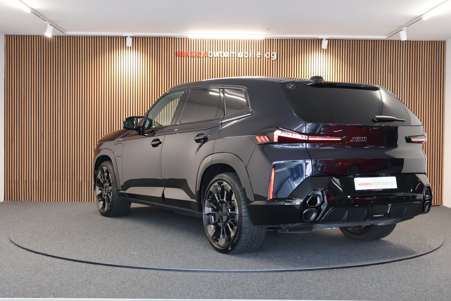 BMW XM xDrive 50e PHEV Steptronic-showroom-element-2
