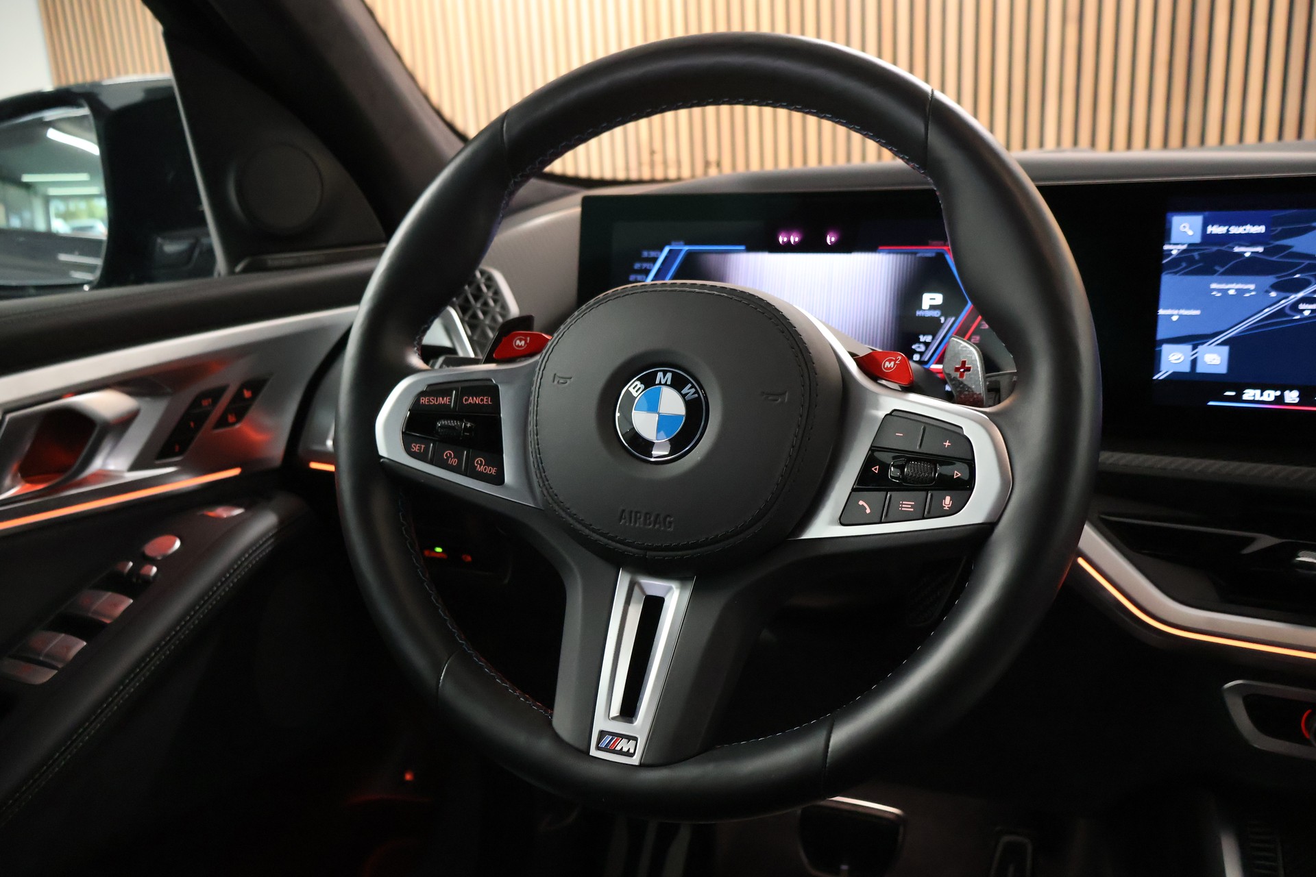 BMW XM xDrive 50e PHEV Steptronic-image-19