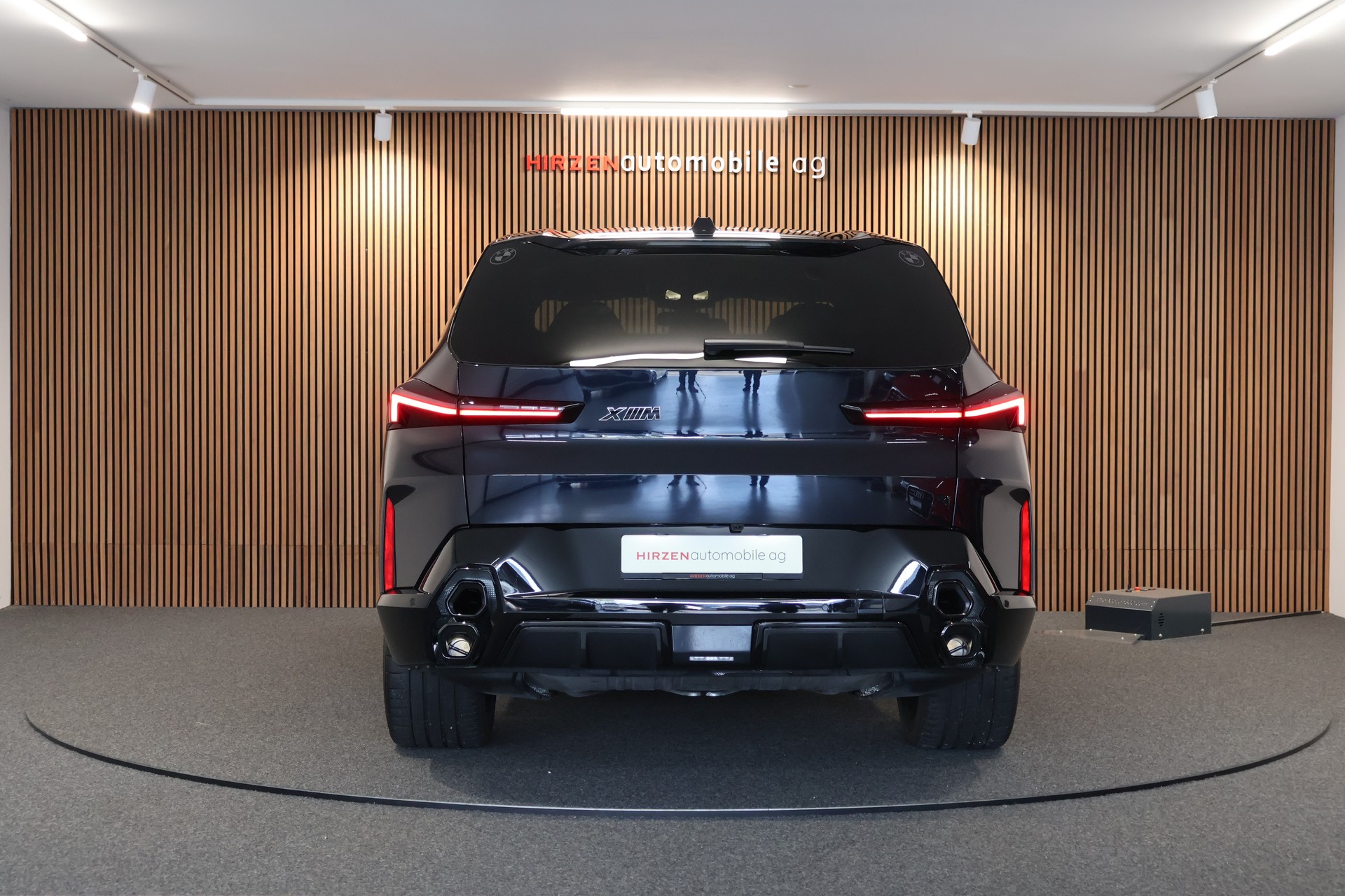 BMW XM xDrive 50e PHEV Steptronic-showroom-element-3