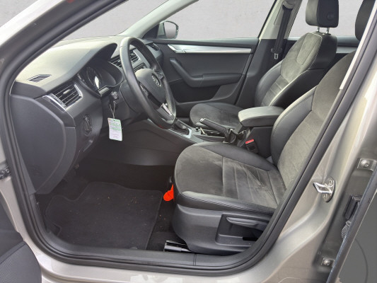 SKODA Octavia Combi 1.8 TSI Style DSG-image-11