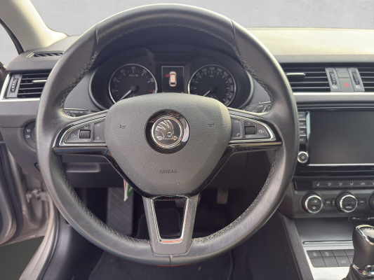 SKODA Octavia Combi 1.8 TSI Style DSG-image-8