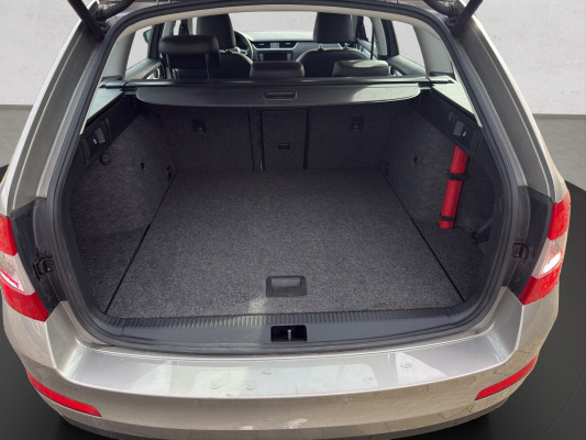 SKODA Octavia Combi 1.8 TSI Style DSG-image-13