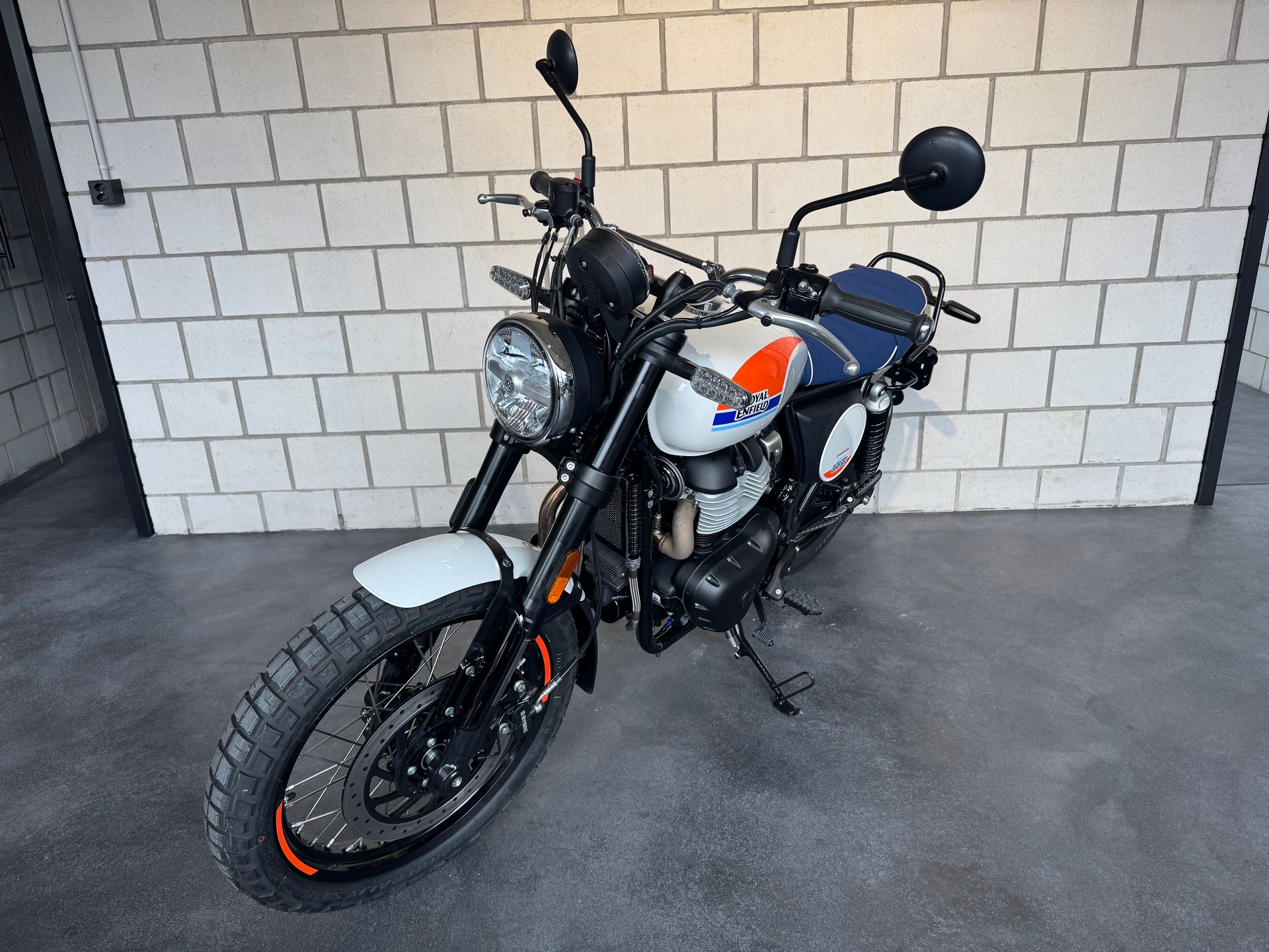 ROYAL ENFIELD Bear 650 Base-image-2