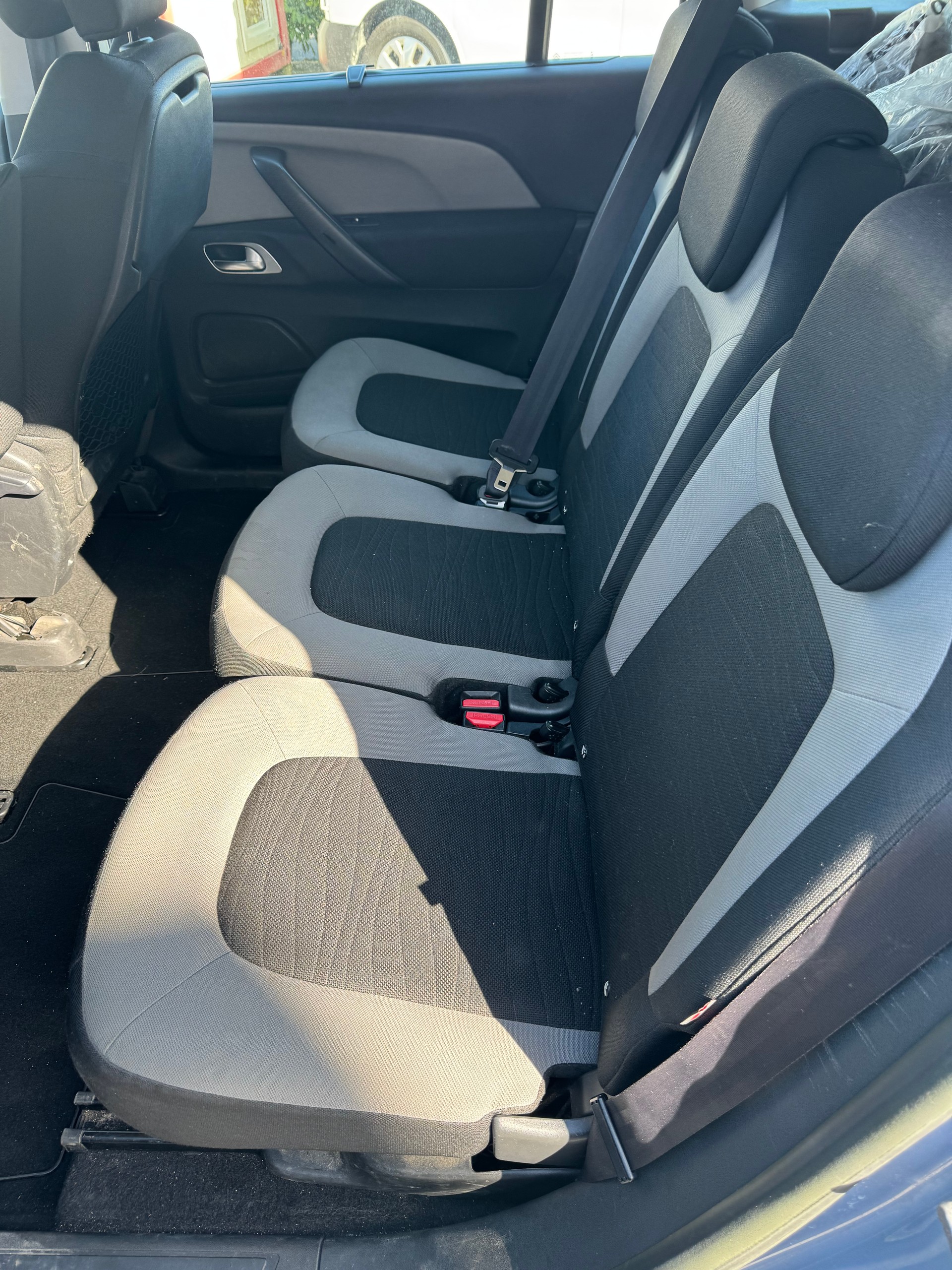 CITROEN Grand C4 Picasso 1.6 e-HDi Attraction EGS6-image-7