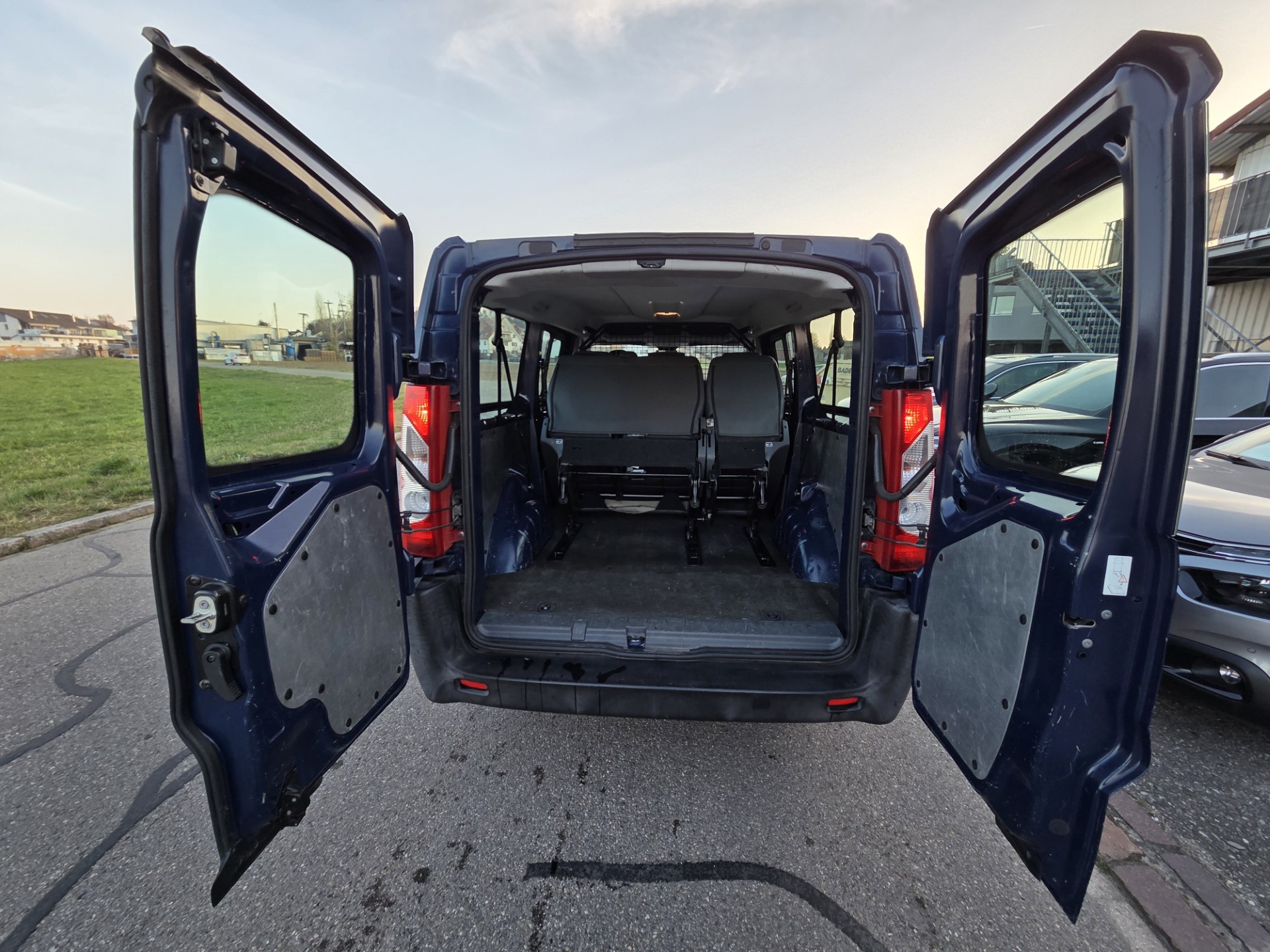 CITROEN Jumpy 2.0 HDi L2H1 Attraction-image-4