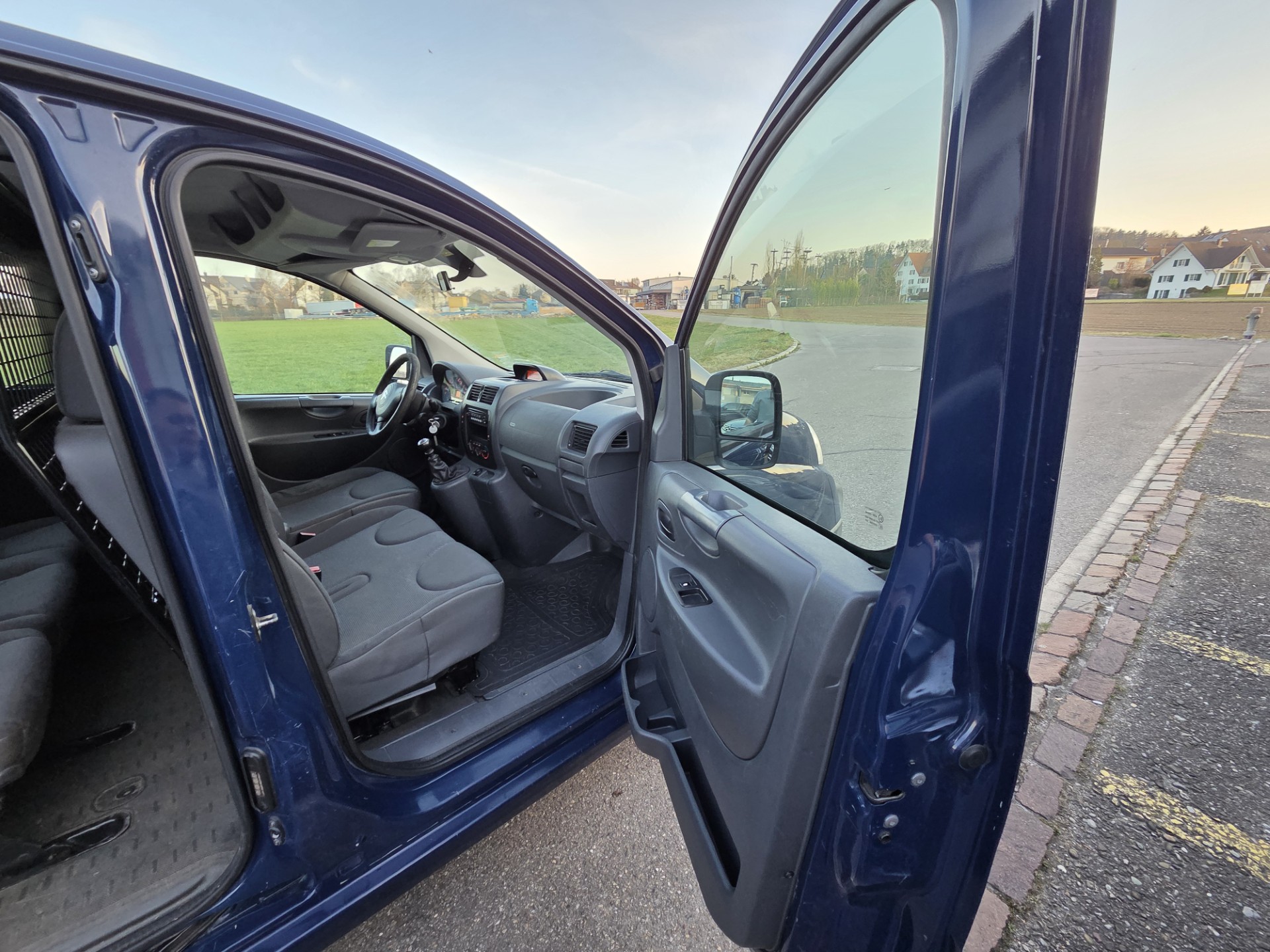 CITROEN Jumpy 2.0 HDi L2H1 Attraction-image-9