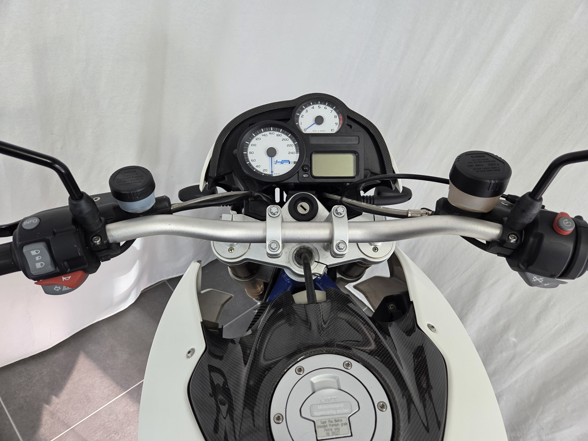 BMW HP2 Megamoto-image-4