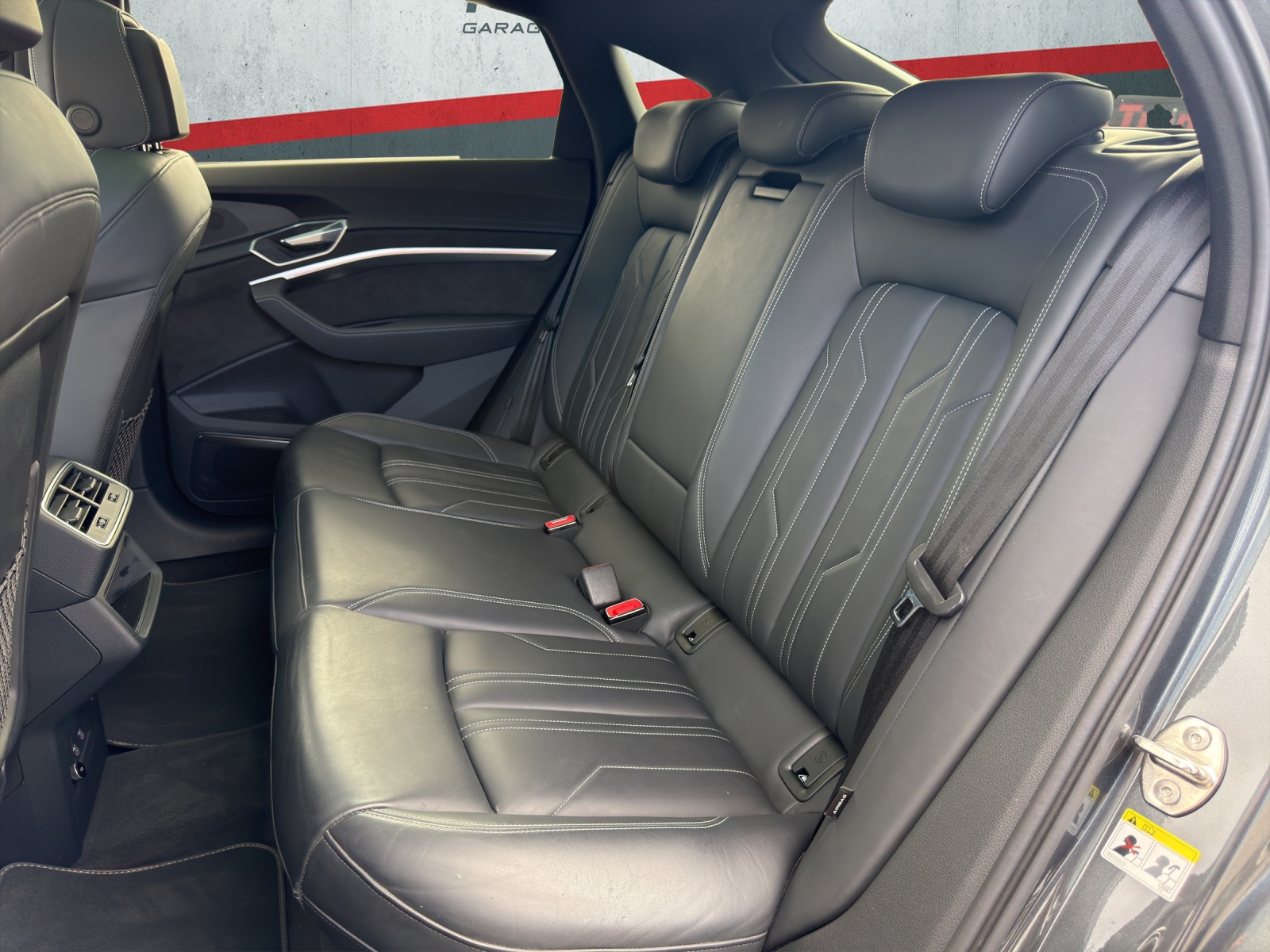 AUDI e-tron 55 Sportback S Line quattro-image-9