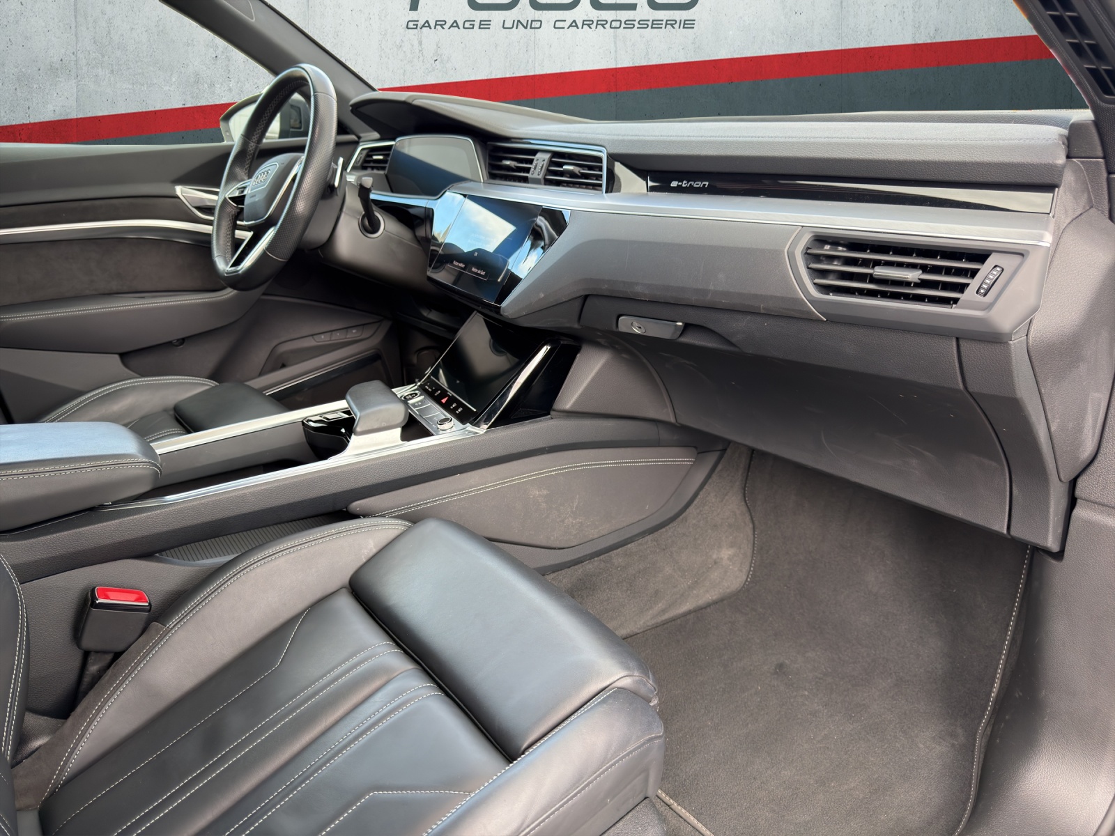 AUDI e-tron 55 Sportback S Line quattro-image-11