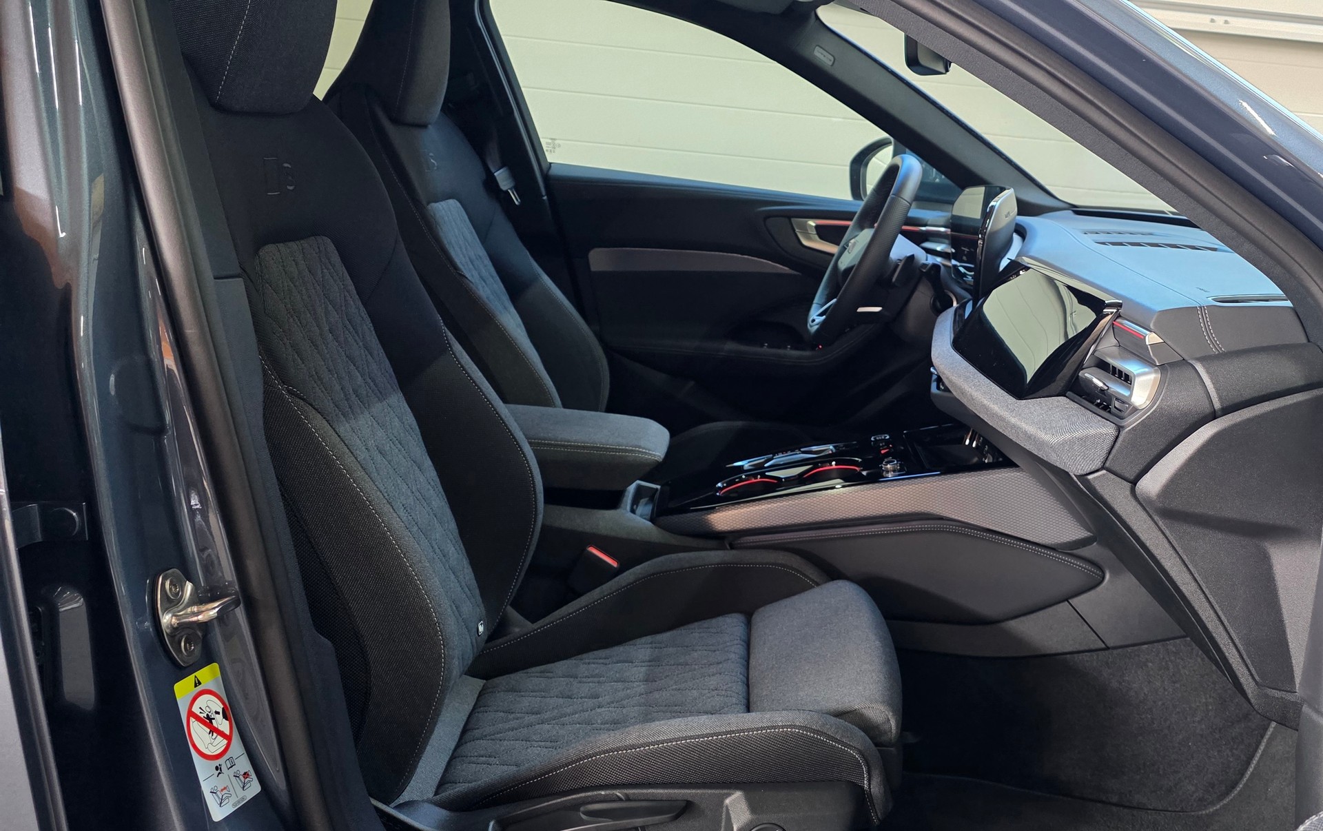 AUDI A5 Avant TFSI S-Tronic S-Line *ACC*LaneAssist*Rückfahrkamera*Ambientebeleuchtung*Sitzheizung*CarPlay/AndroidAuto*-image-27