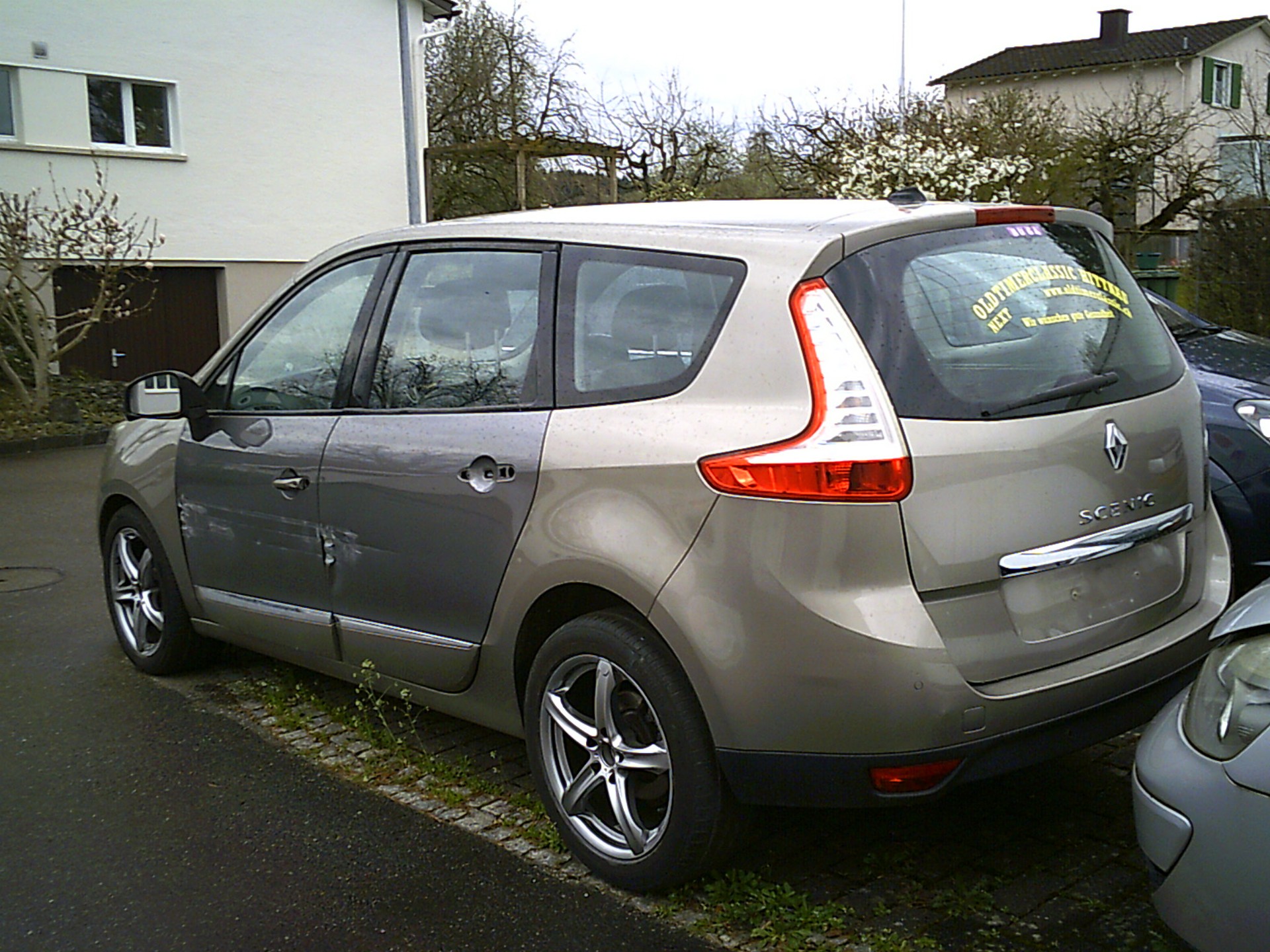 RENAULT Grand Scénic 2.0 16V Privilège X-Tronic CVT-image-1