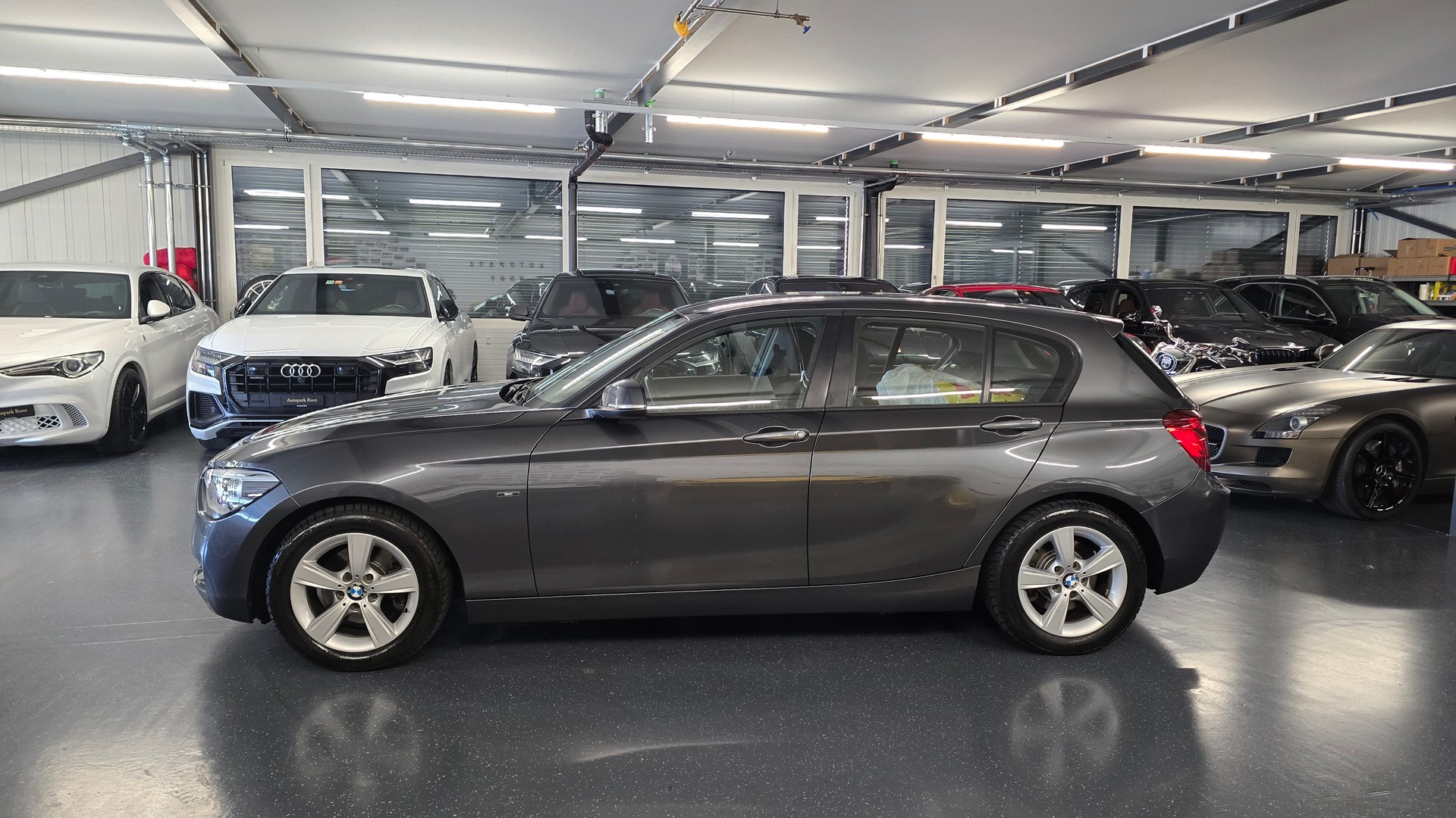 BMW 120d Sport Line-image-9