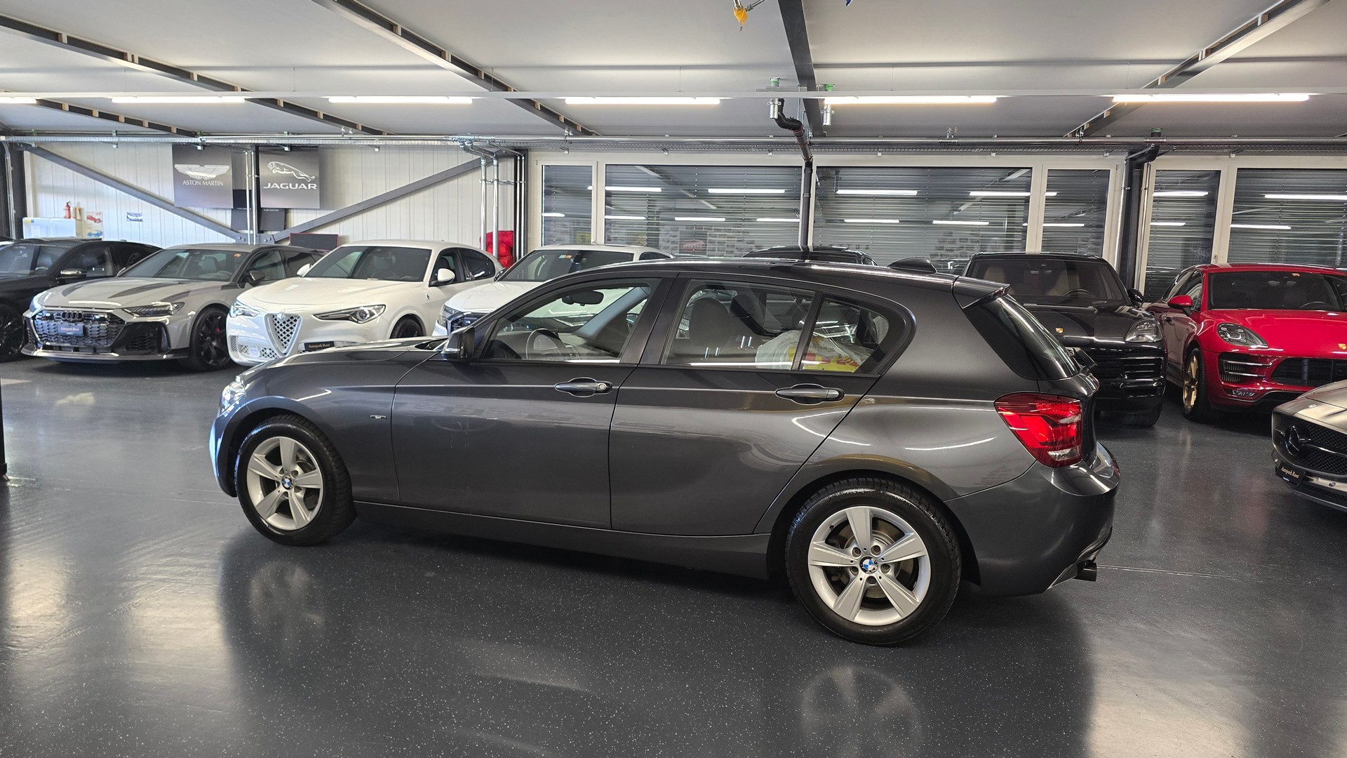 BMW 120d Sport Line-image-8