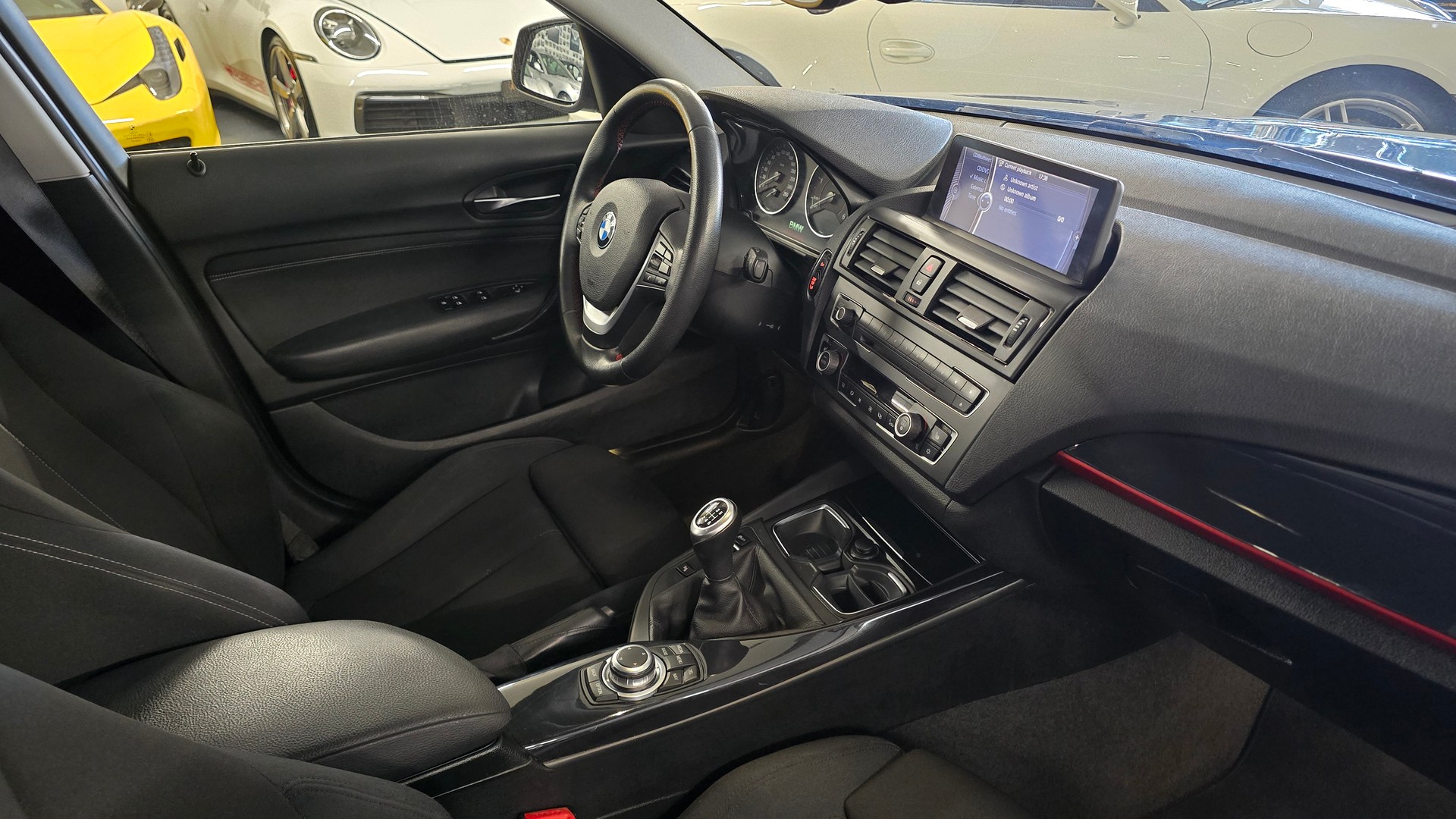 BMW 120d Sport Line-image-15