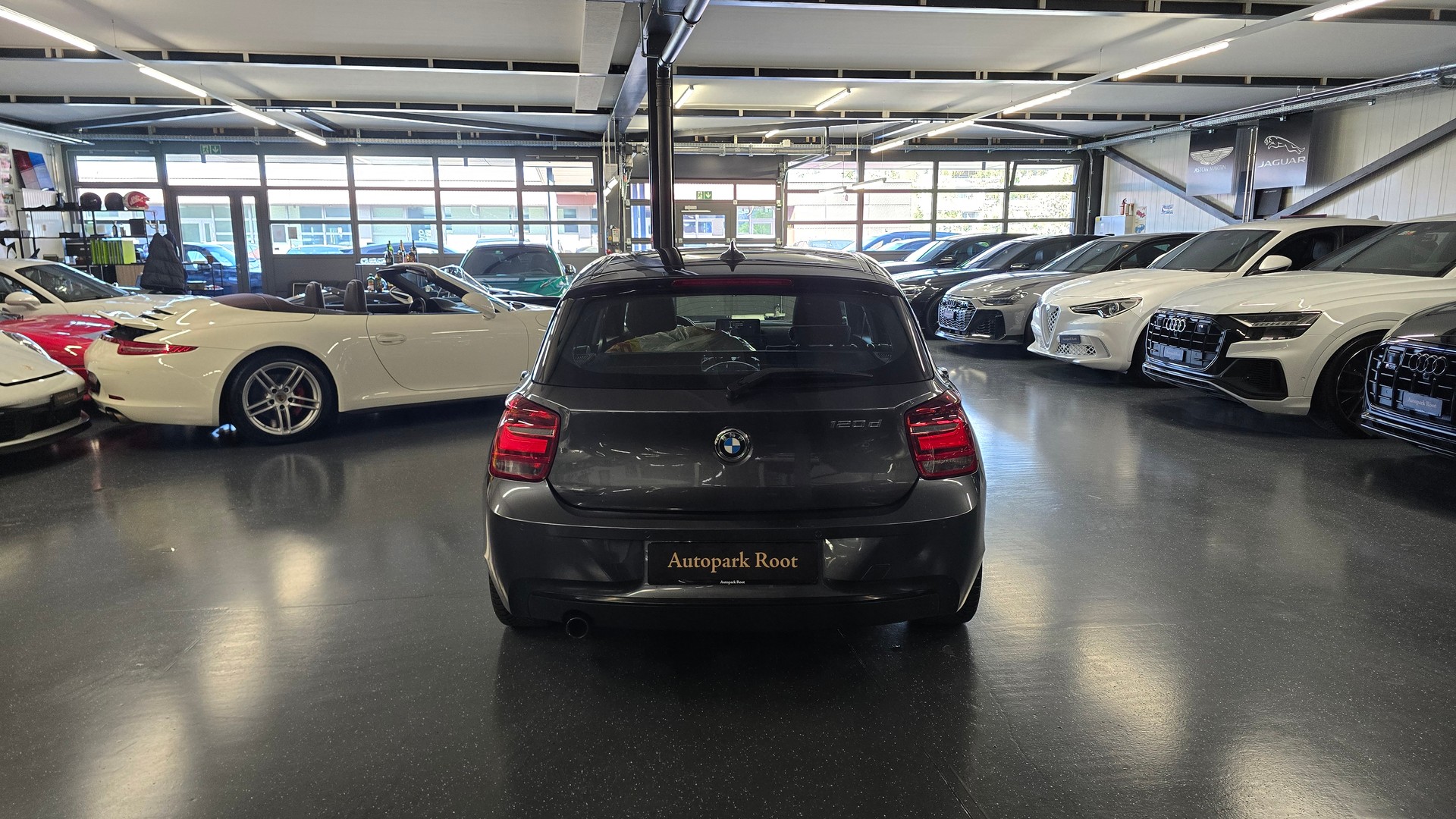 BMW 120d Sport Line-image-6