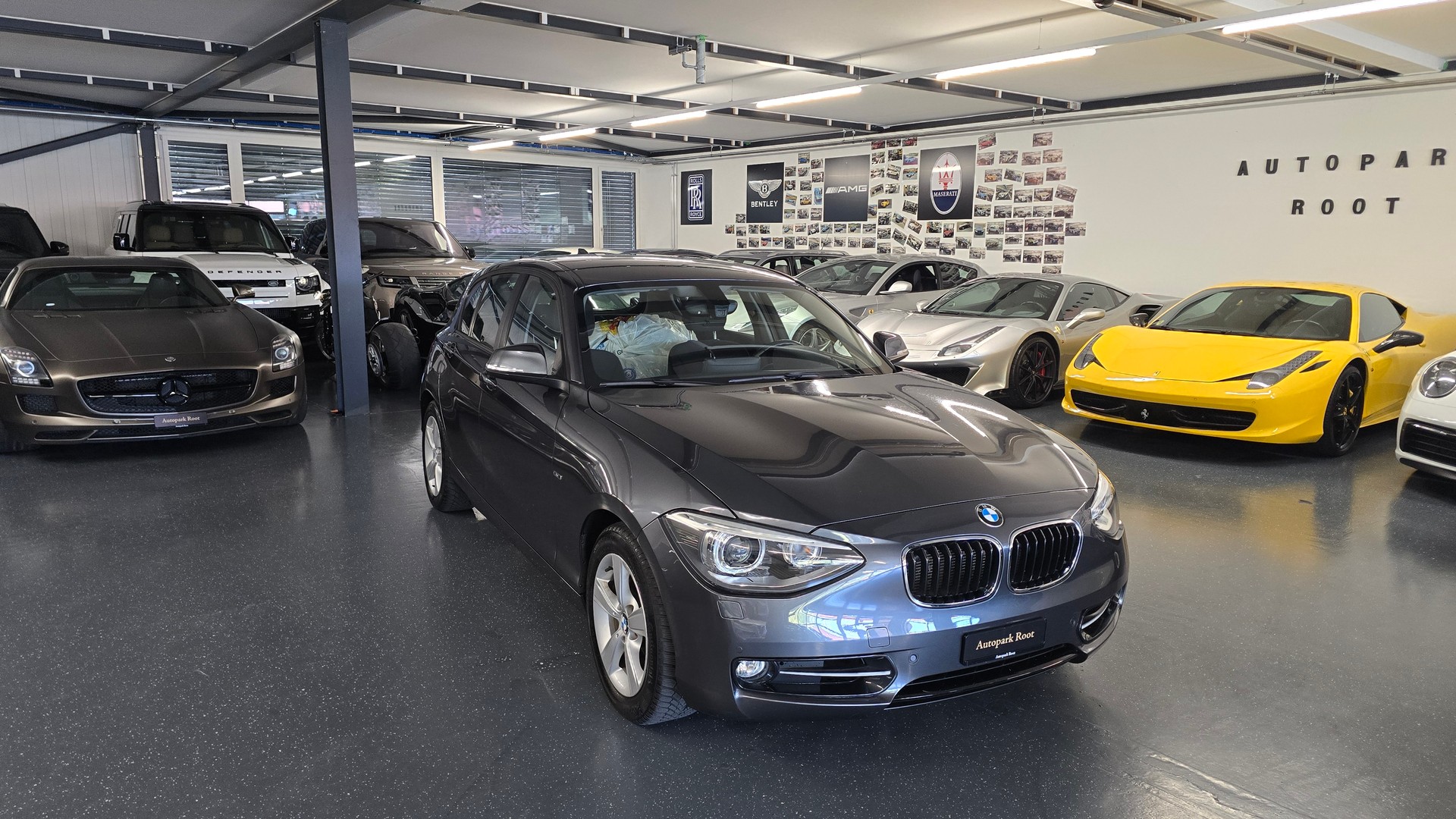 BMW 120d Sport Line-showroom-element-1