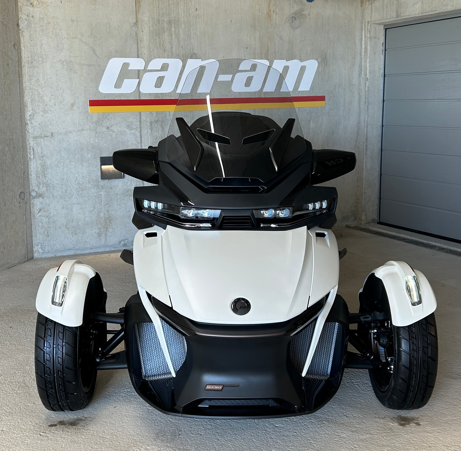 CAN-AM RT Sea-to-Sky-image-1