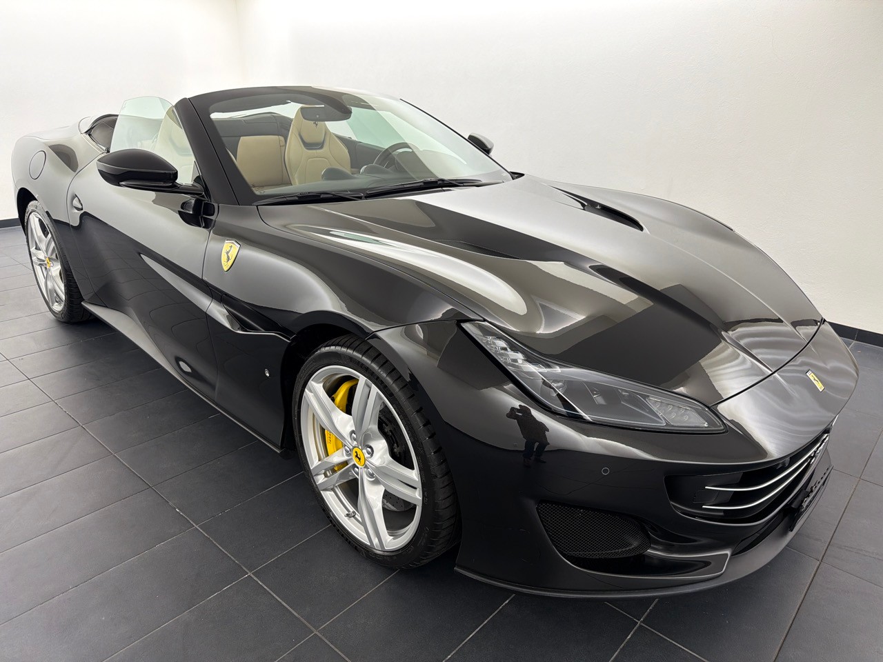 FERRARI Portofino 3.9 V8 T-showroom-element-3