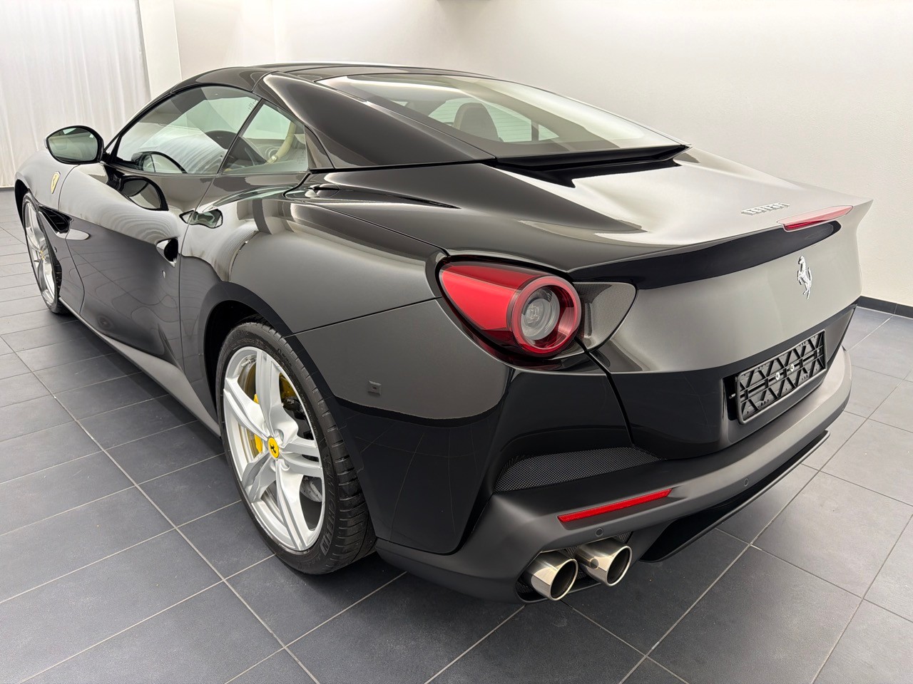 FERRARI Portofino 3.9 V8 T-showroom-element-1