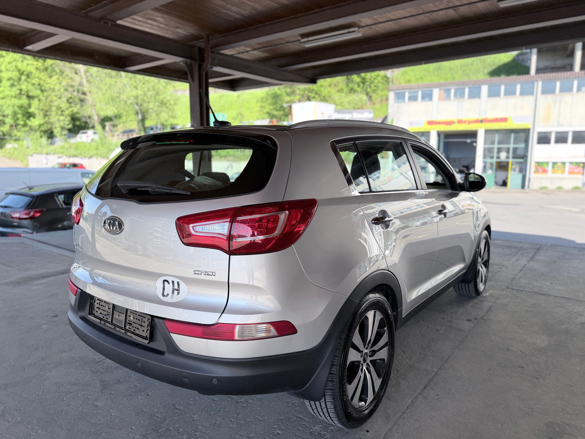 KIA Sportage 2.0 CRDi Style 4WD Automatic-image-5