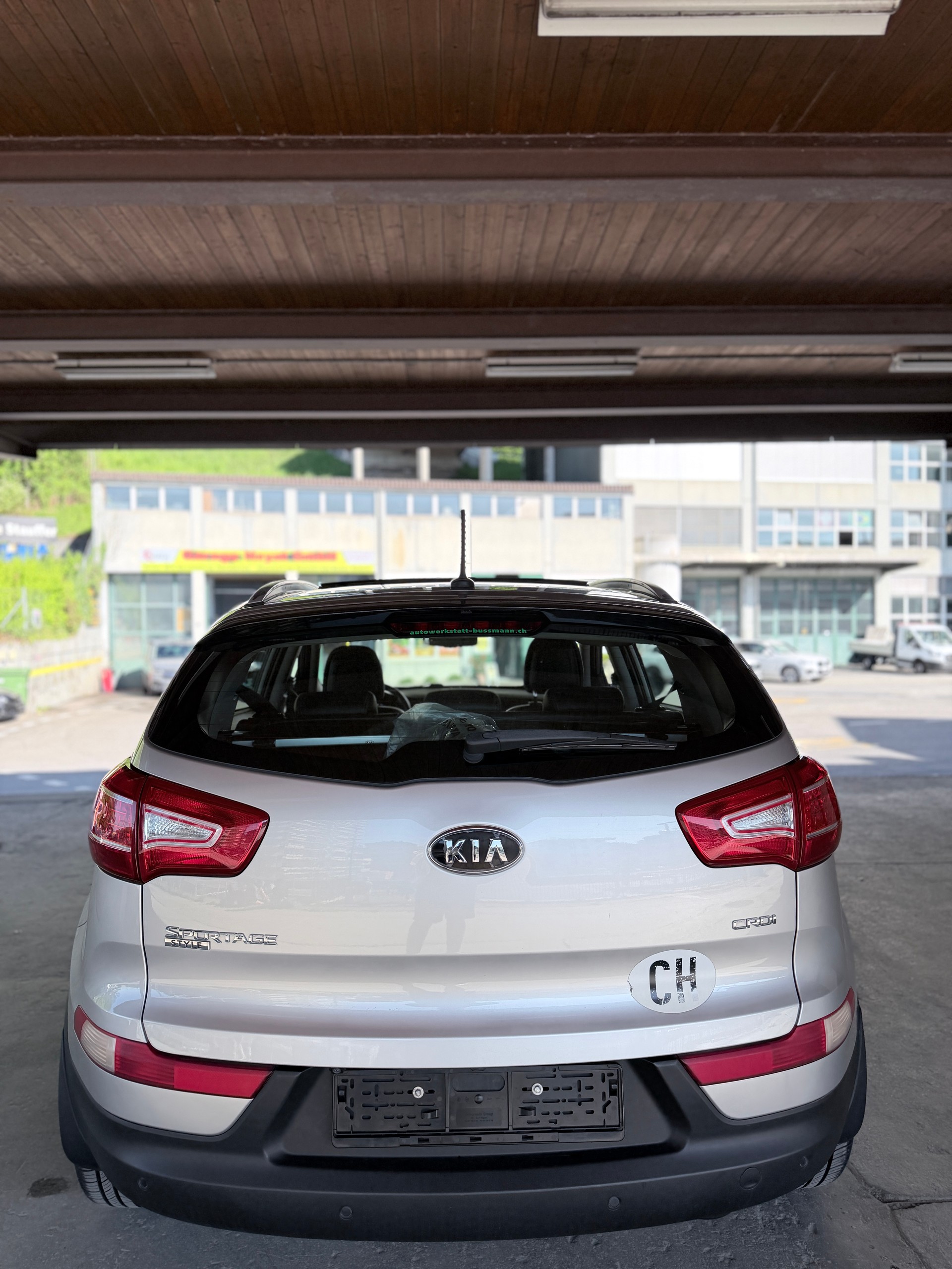 KIA Sportage 2.0 CRDi Style 4WD Automatic-image-4