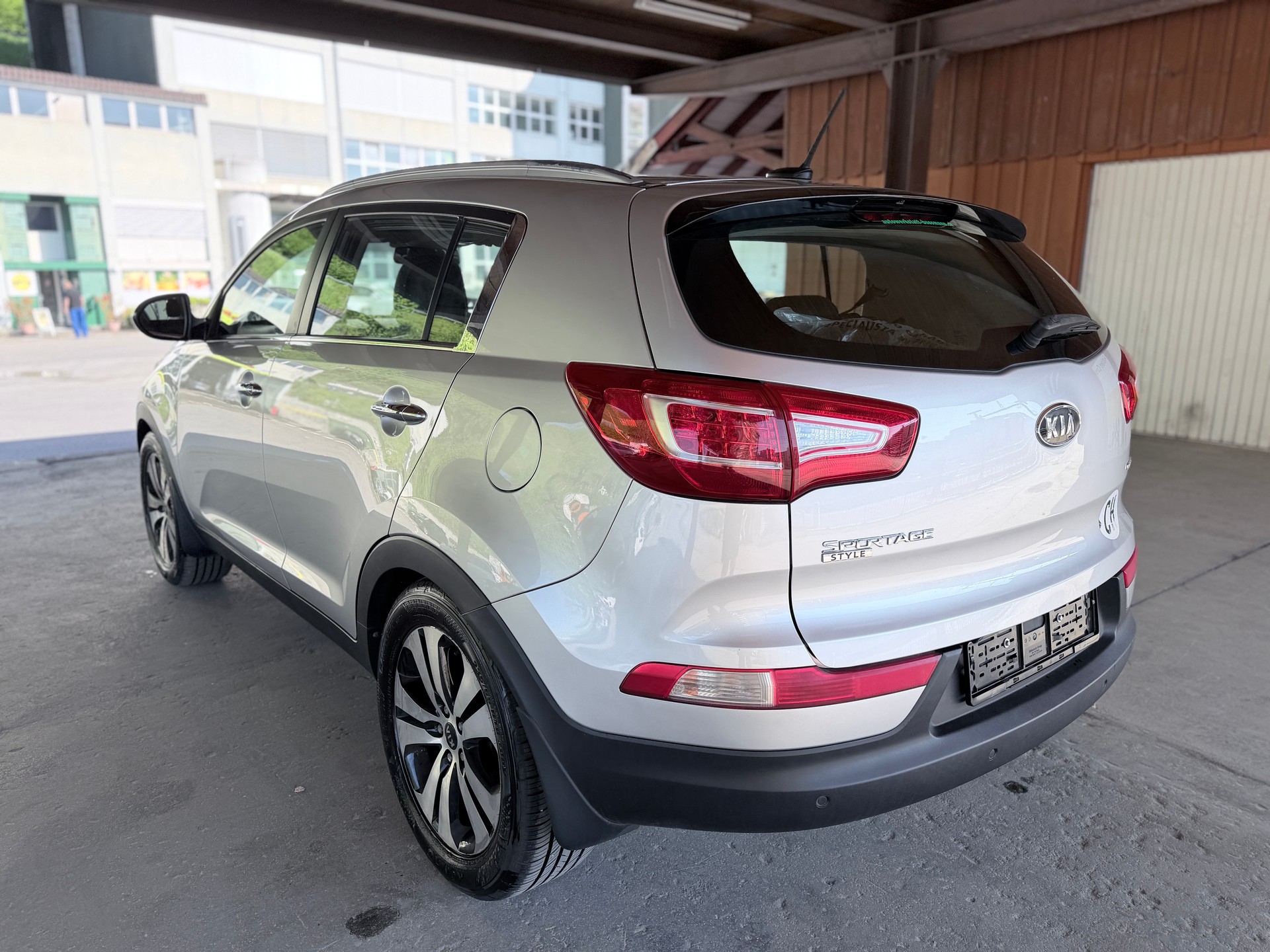 KIA Sportage 2.0 CRDi Style 4WD Automatic-image-3
