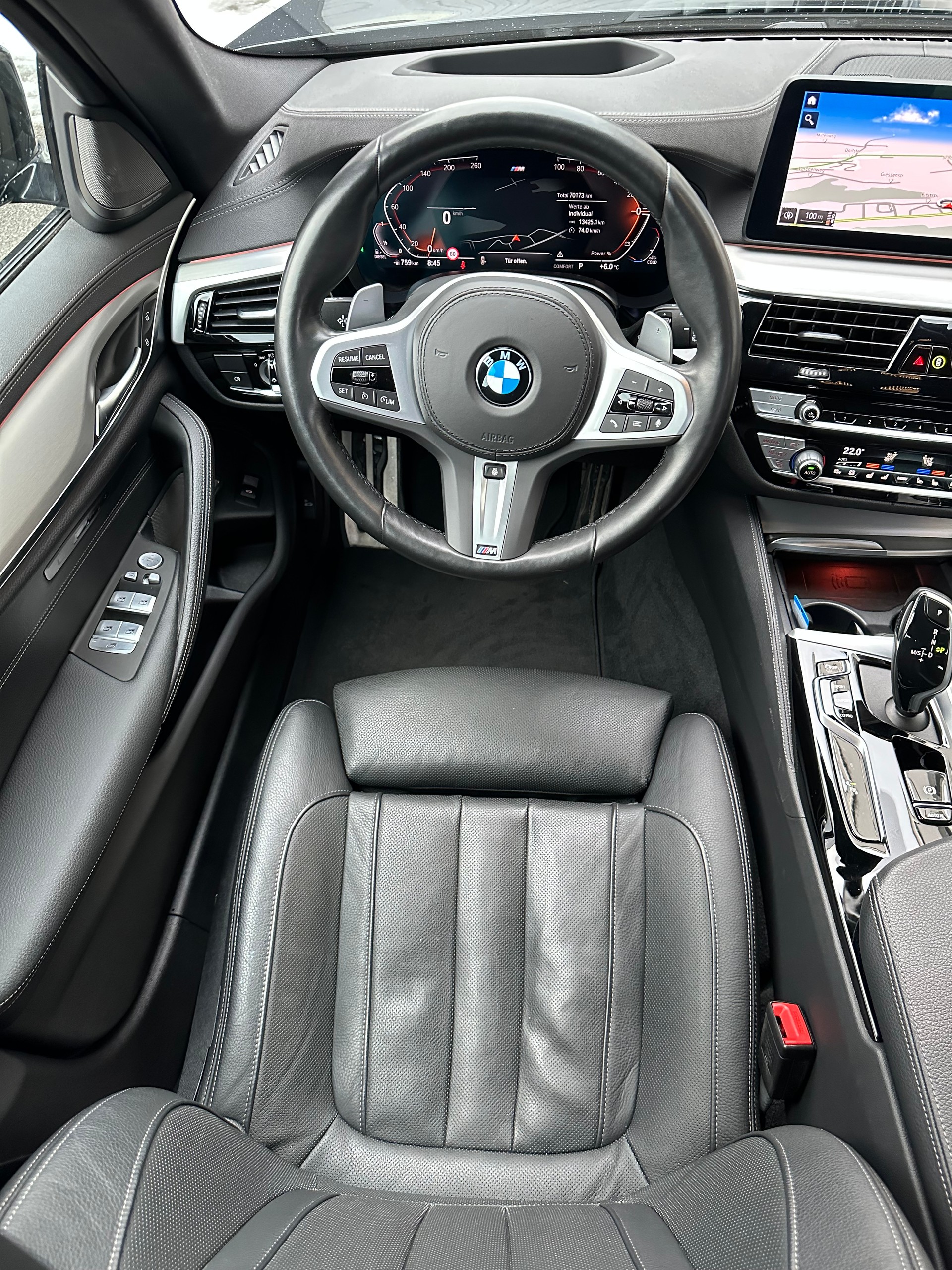 BMW 530d xDrive 48V Touring M Sport Steptronic-image-6