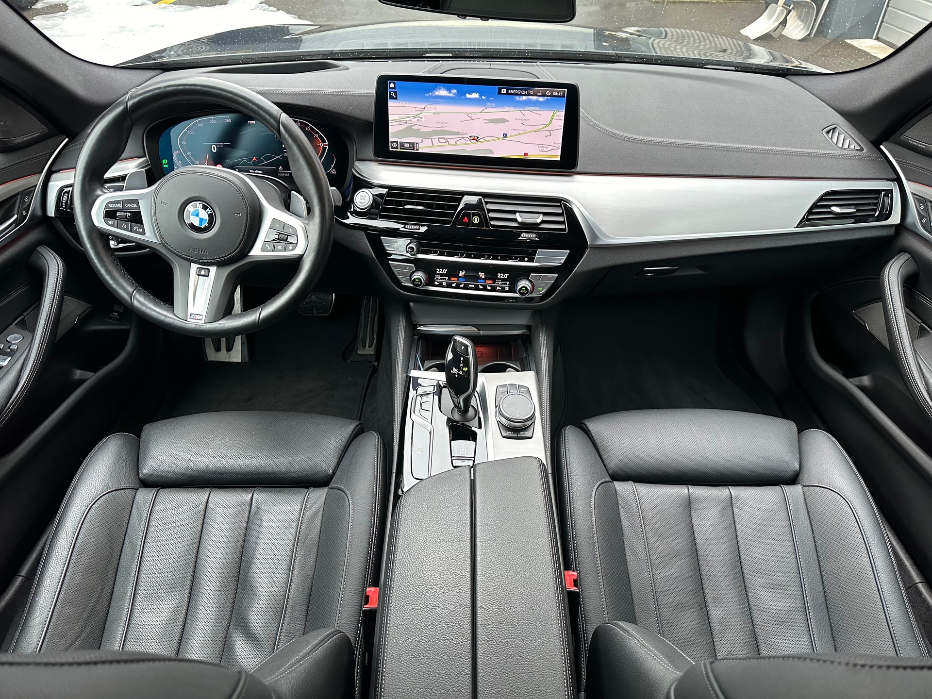 BMW 530d xDrive 48V Touring M Sport Steptronic-image-4