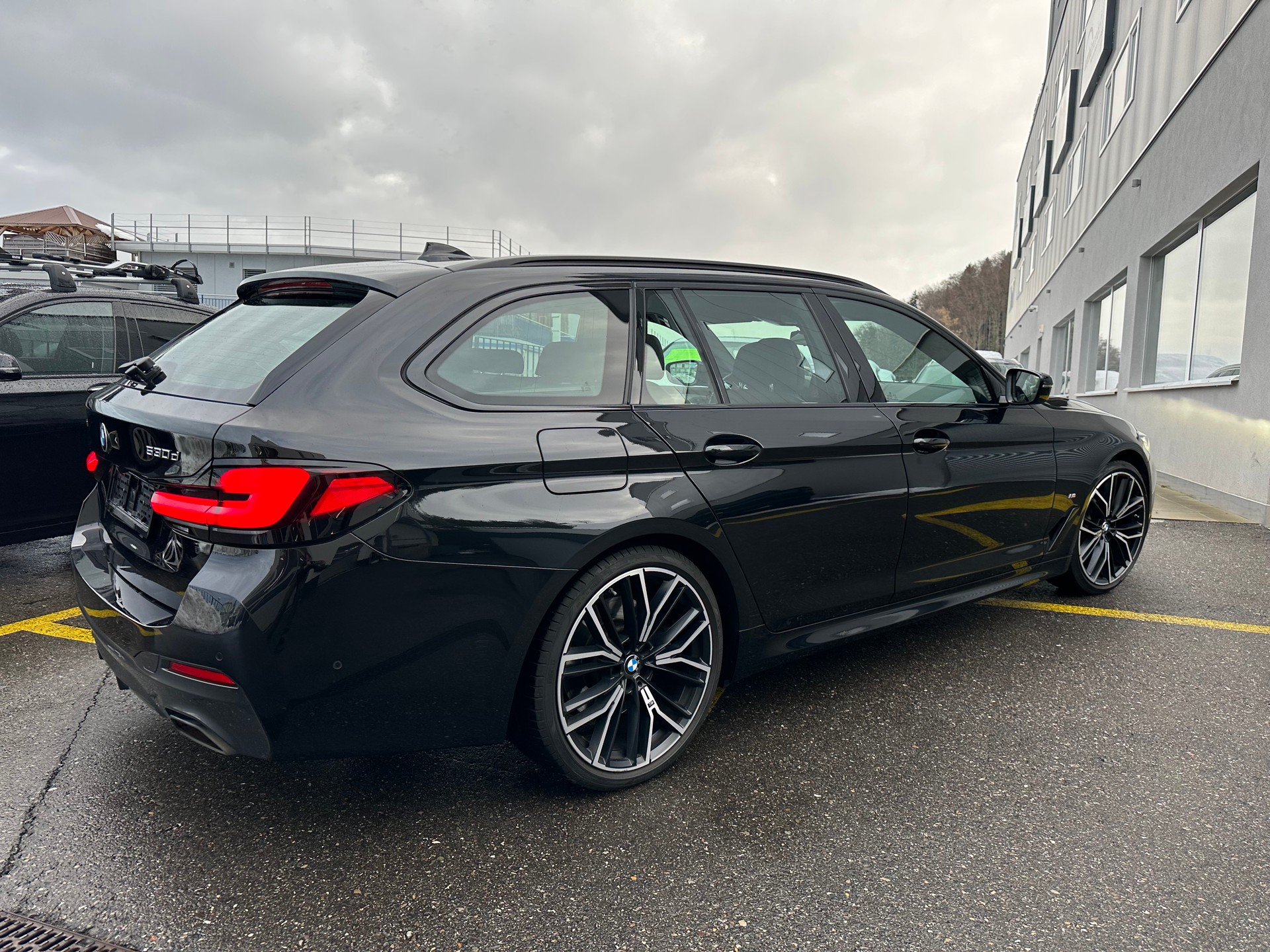 BMW 530d xDrive 48V Touring M Sport Steptronic-showroom-element-2