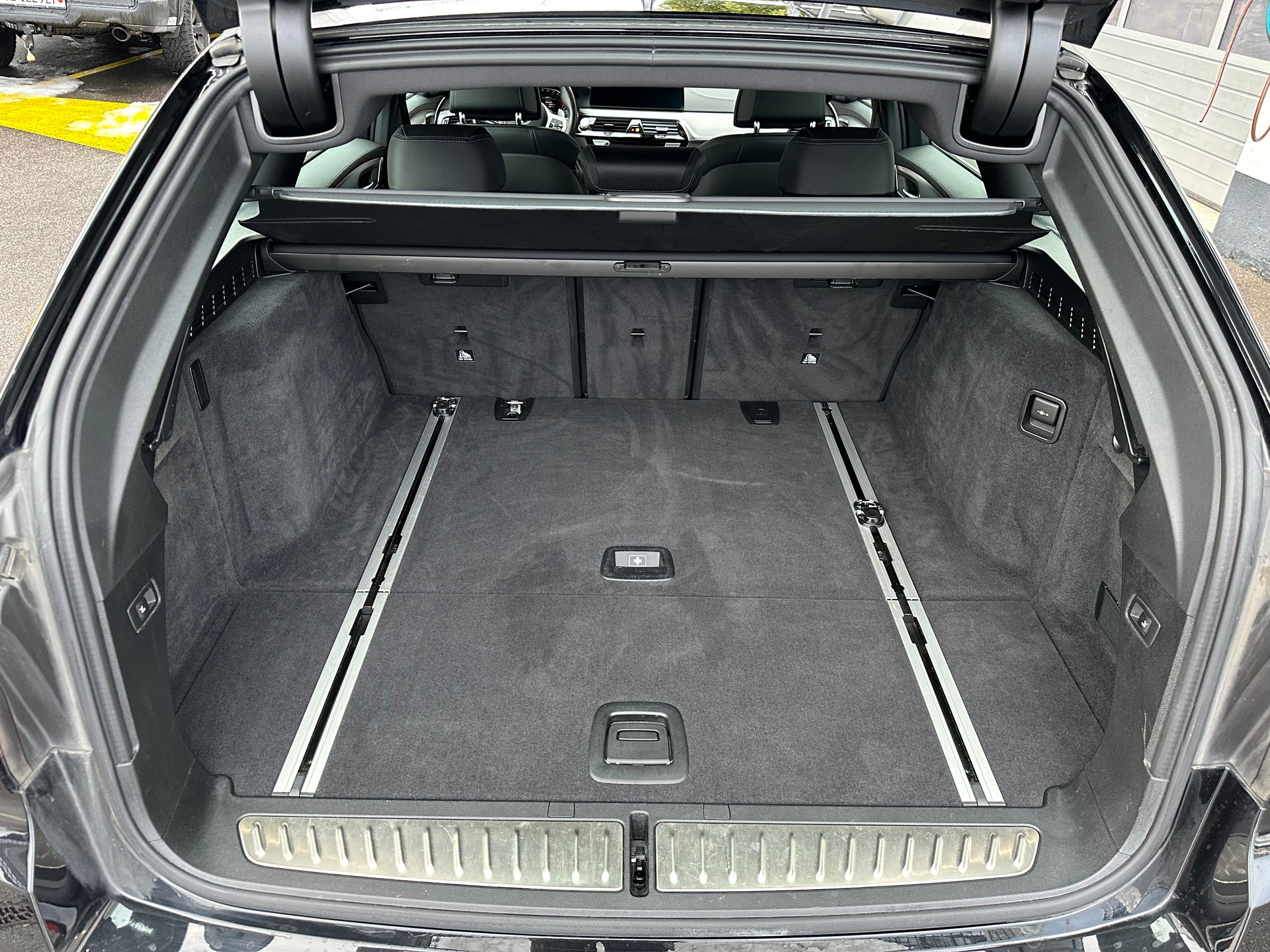 BMW 530d xDrive 48V Touring M Sport Steptronic-image-13