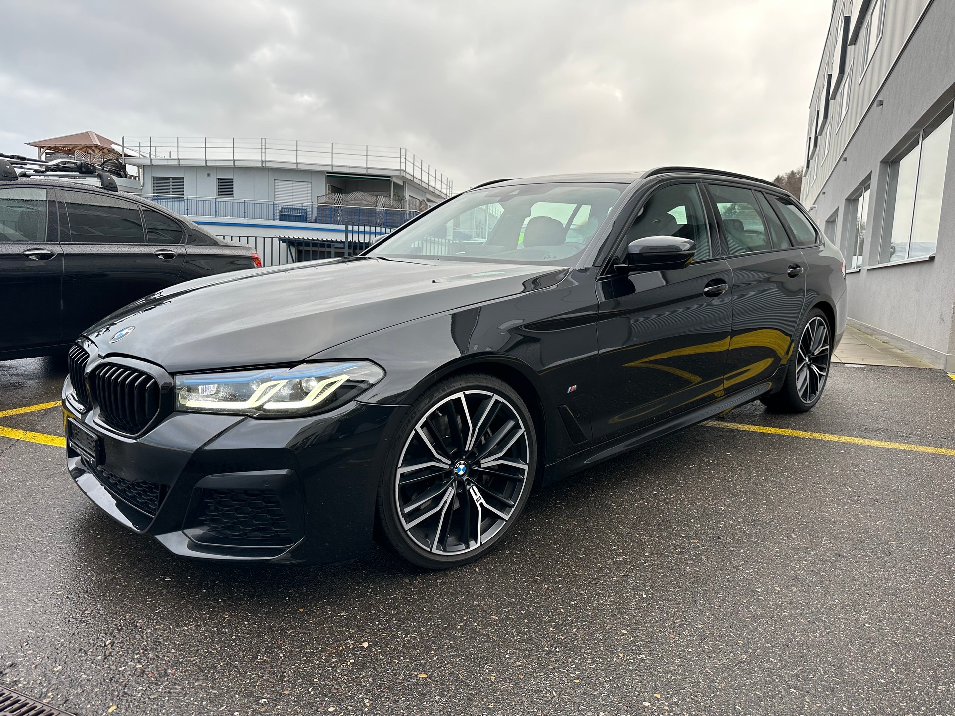 BMW 530d xDrive 48V Touring M Sport Steptronic-showroom-element-1