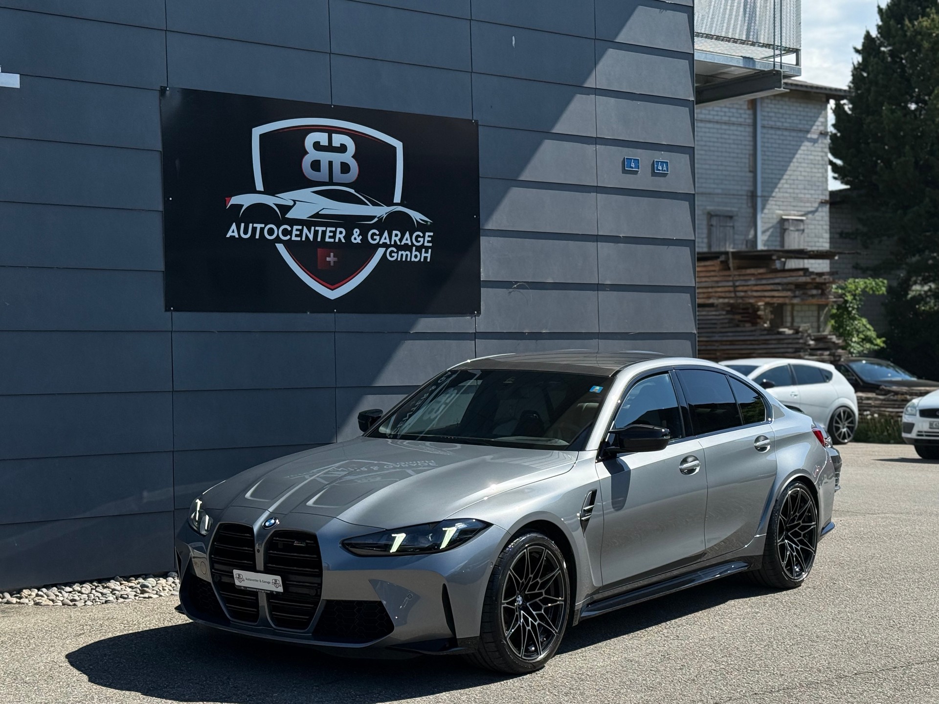 BMW M3 Competition-showroom-element-1