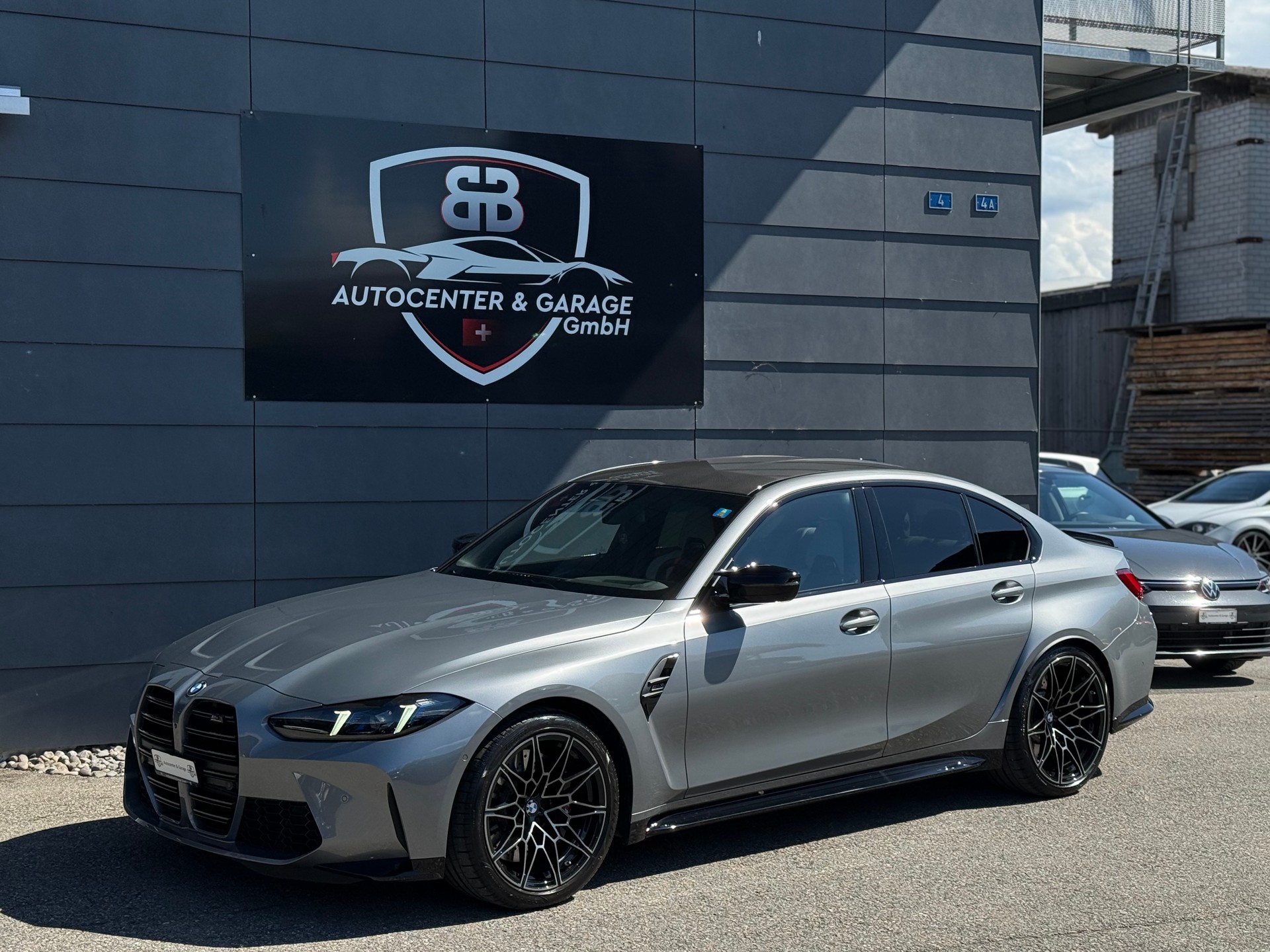 BMW M3 Competition-showroom-element-2