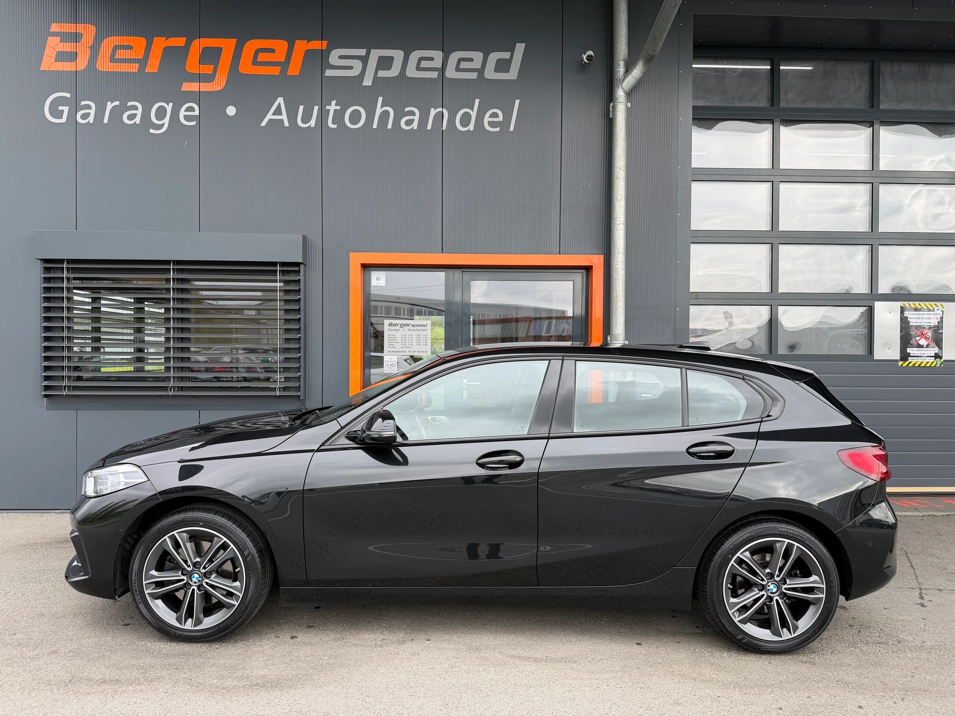 BMW 118i Steptronic Sport Line-showroom-element-1