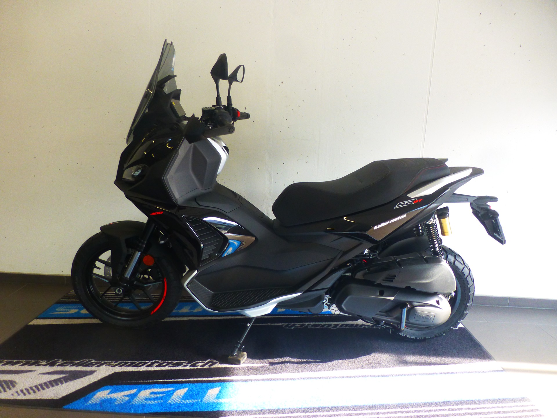 APRILIA SR 400 GT-showroom-element-1