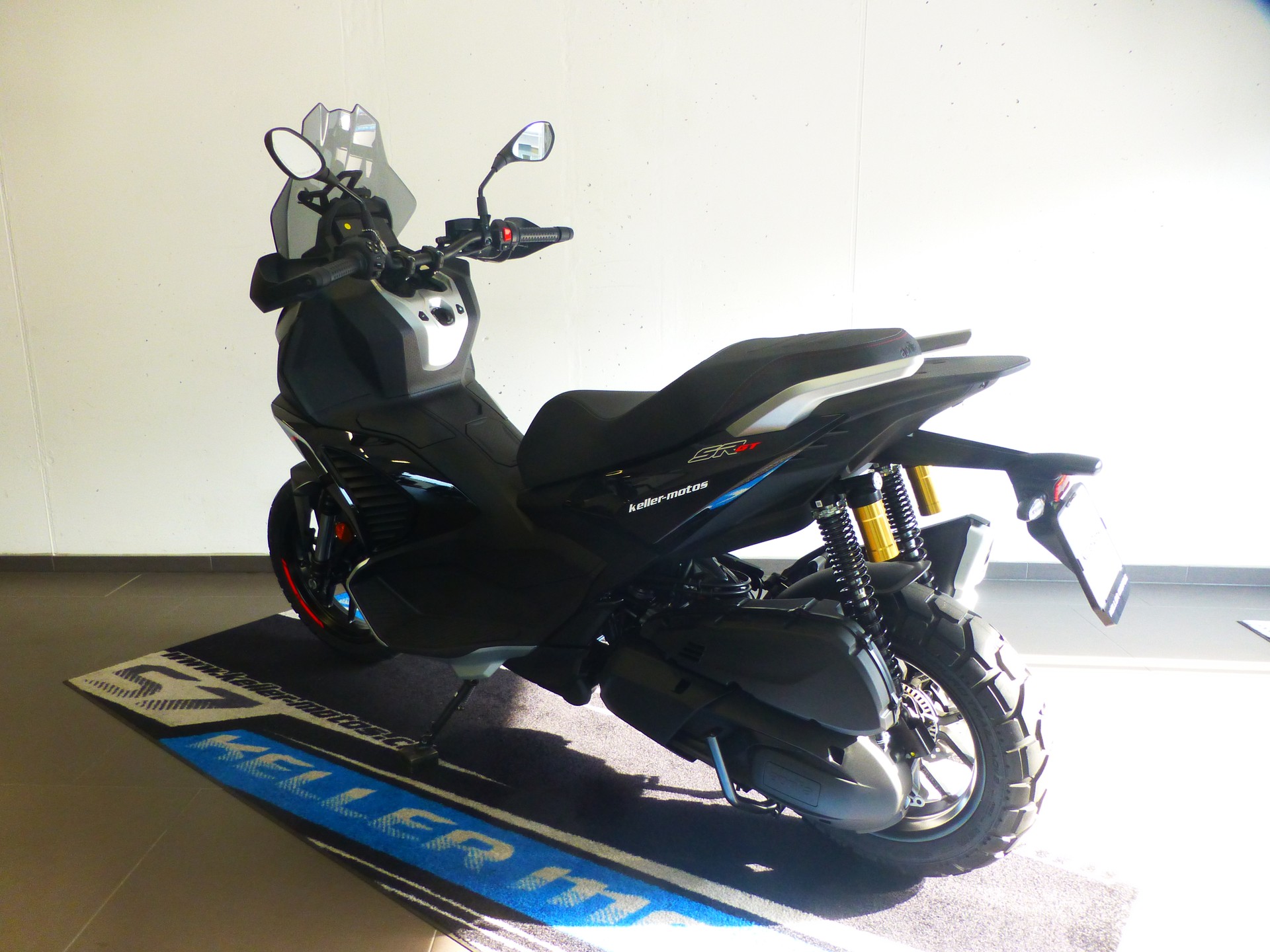 APRILIA SR 400 GT-showroom-element-3