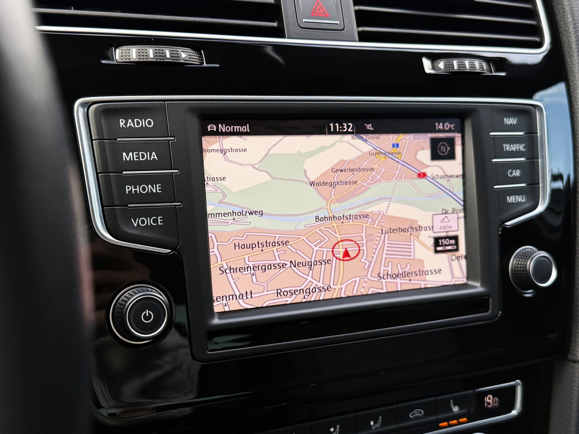 VW Golf 1.4 TSI Lounge R-Line DSG-image-15