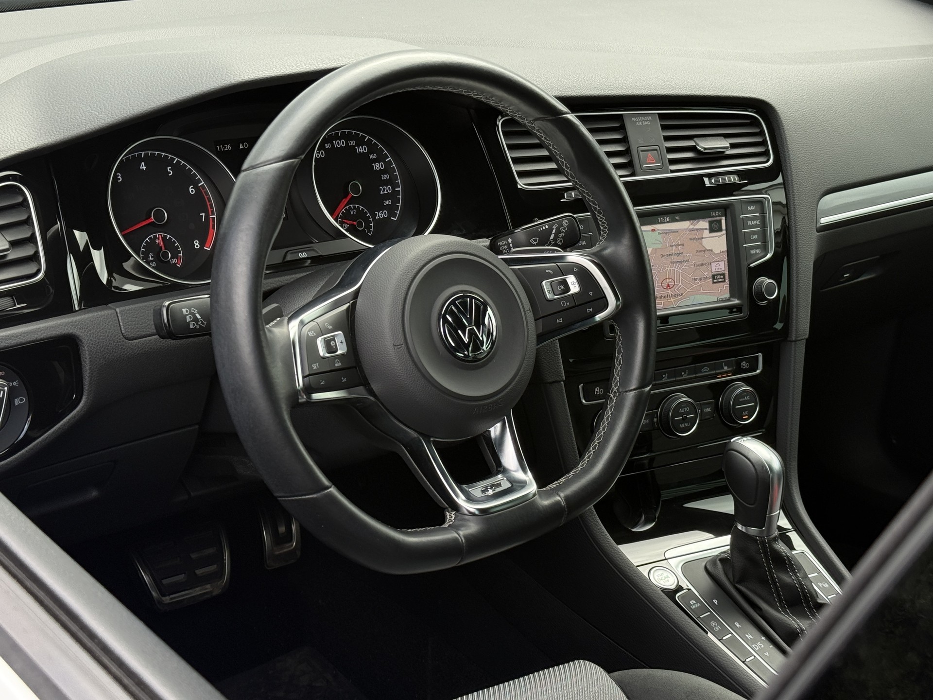 VW Golf 1.4 TSI Lounge R-Line DSG-image-20