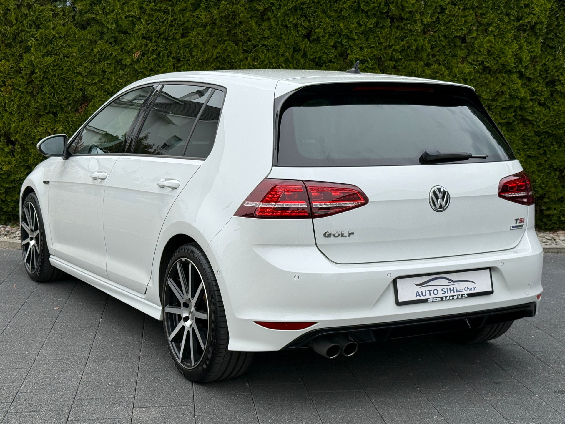 VW Golf 1.4 TSI Lounge R-Line DSG-image-9