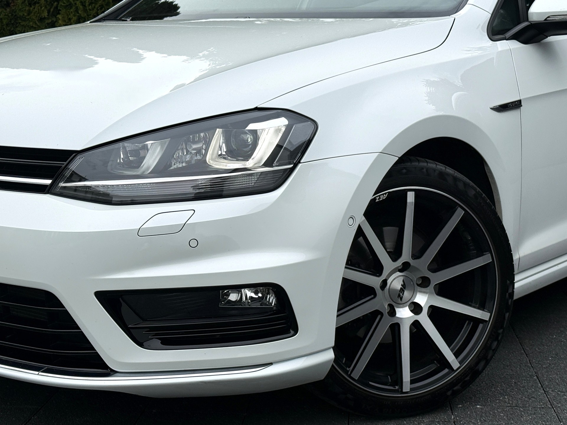 VW Golf 1.4 TSI Lounge R-Line DSG-showroom-element-1