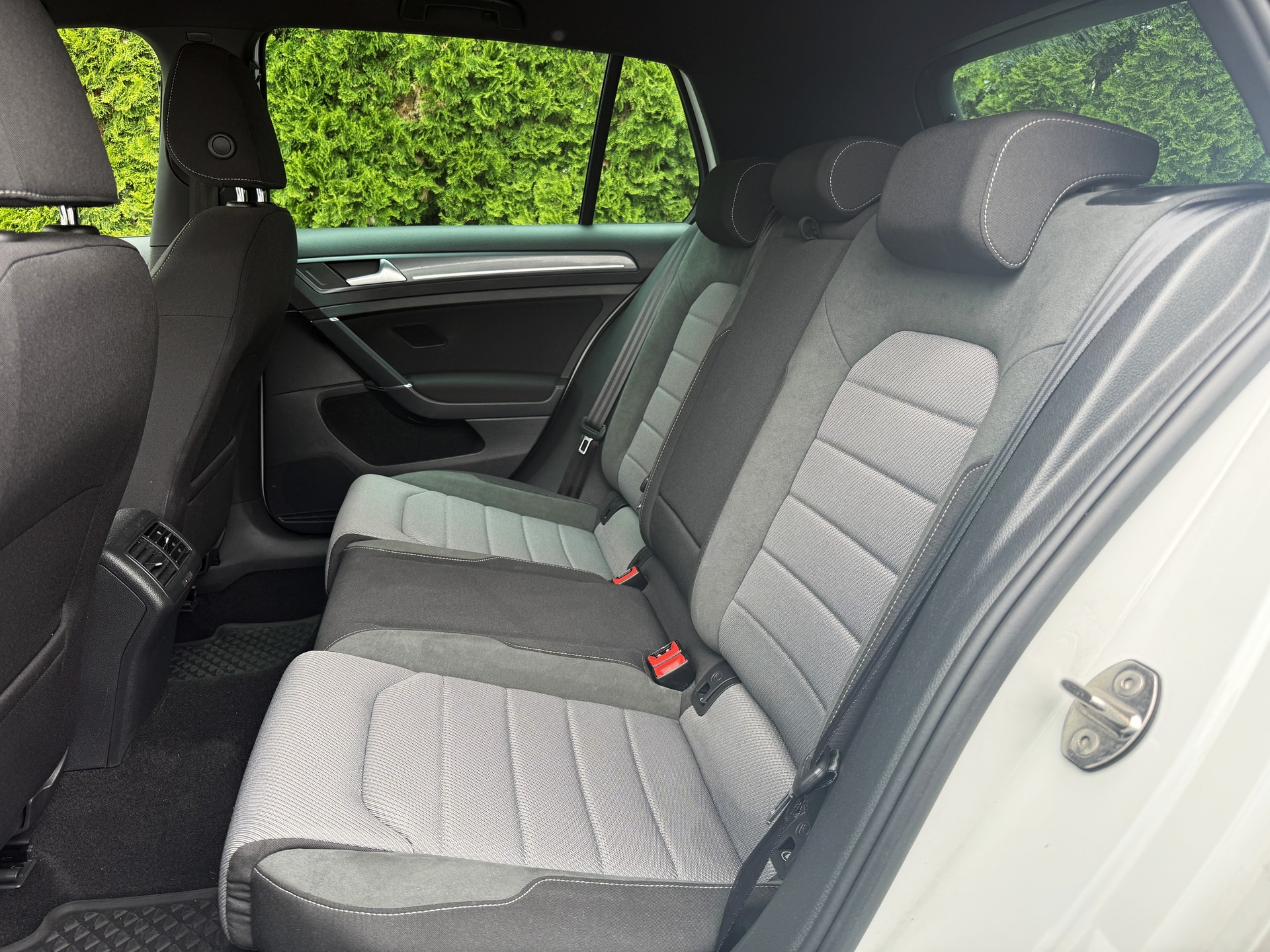 VW Golf 1.4 TSI Lounge R-Line DSG-image-27
