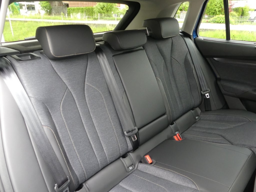 SKODA Elroq 85-image-12