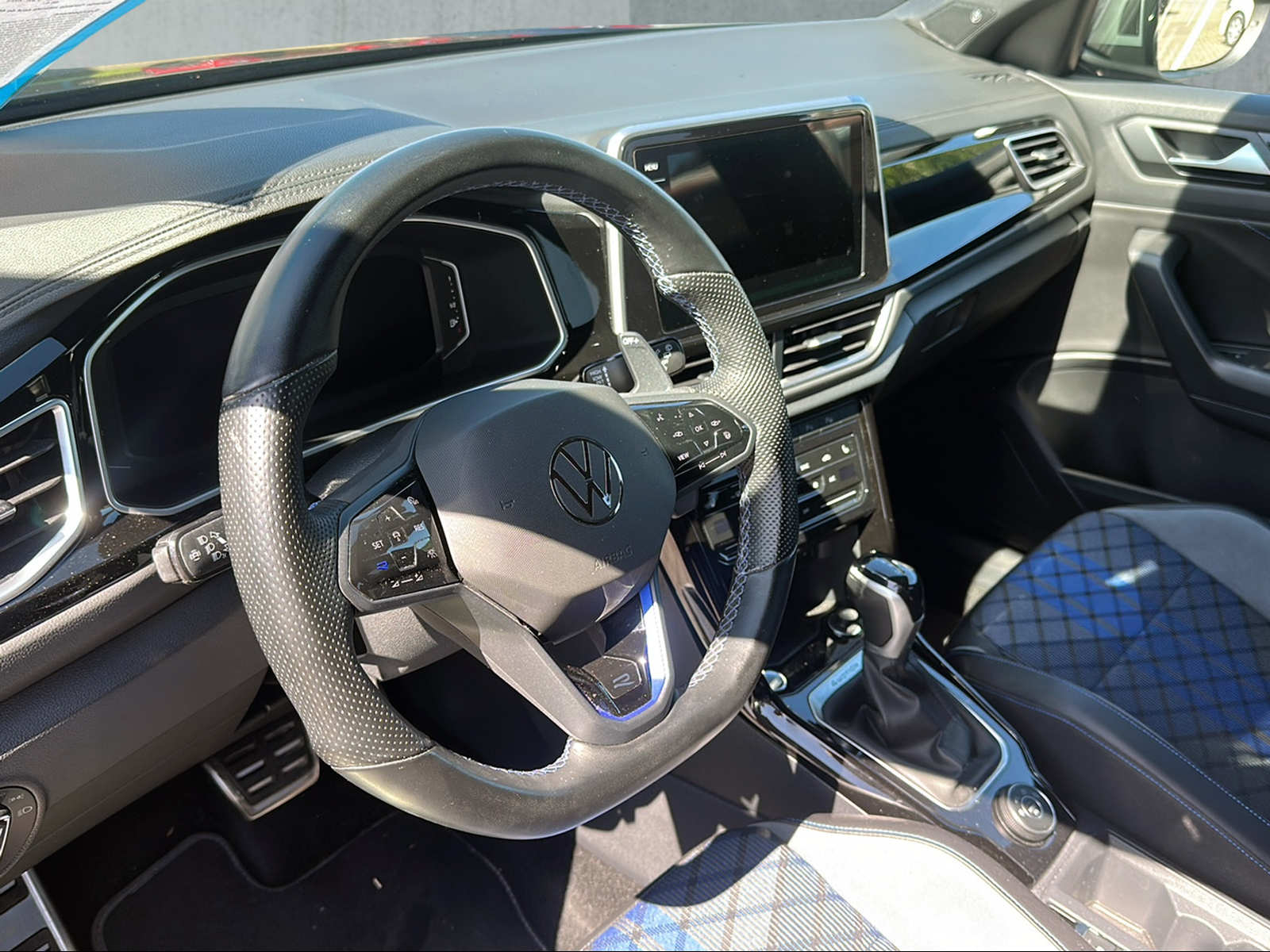 VW T-Roc 2.0 TSI R DSG 4Motion-image-2